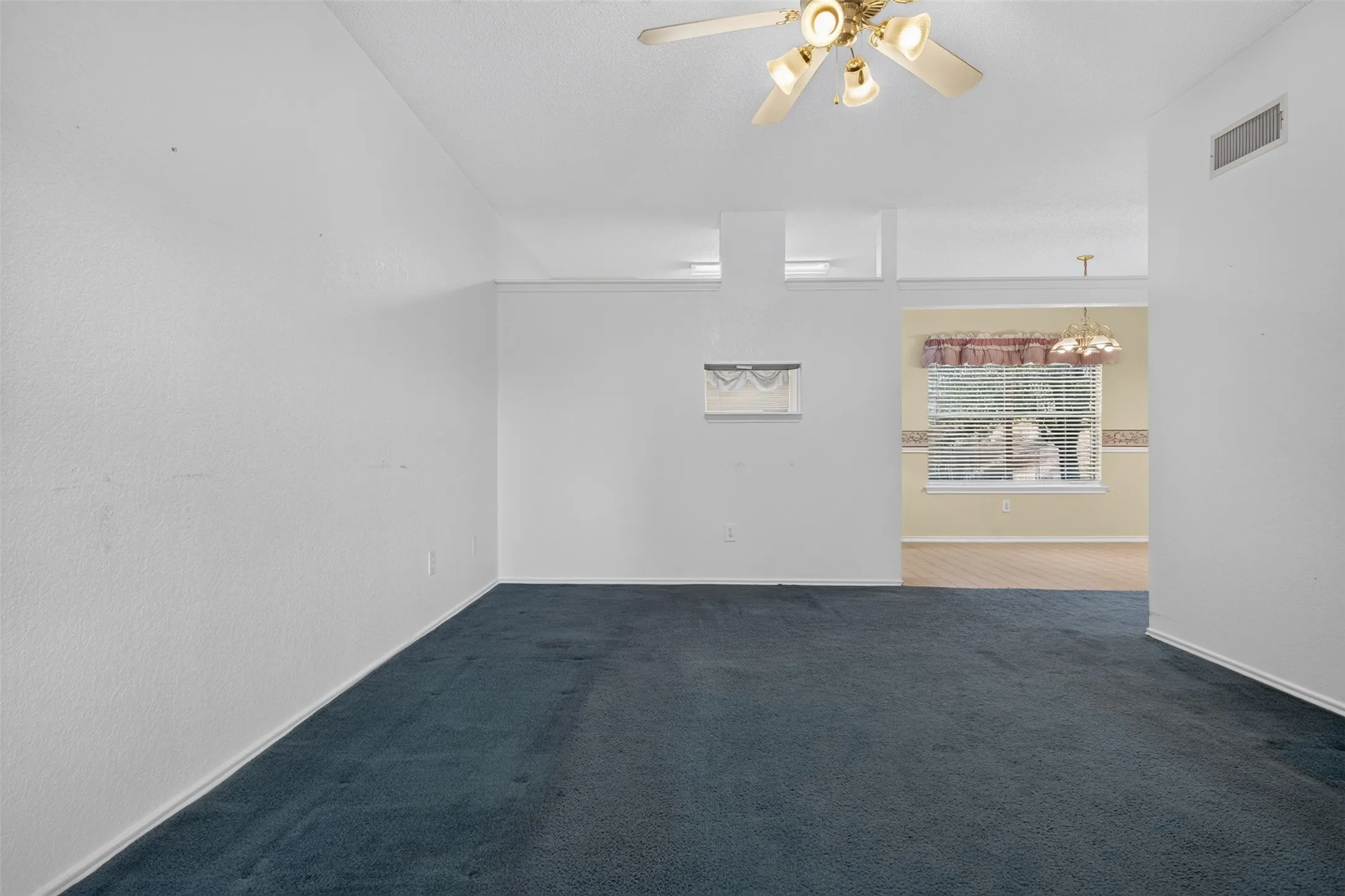 Single Family Residence For Sale in Johnson County , 711 Plum Street, Joshua, Texas 76058, 3 Bedroom, 2 Bathroom, 2 Garage spaces, 1,312 Sqft, built in 1994, mls#21392916, Real Estate Agent in Joshua, Homes For Sale in Johnson county, Homes For Sale in Joshua, Realtor in Joshua Texas, Real Estate Brokerage Independent Realty Texas, Luminita Cordes Realtor