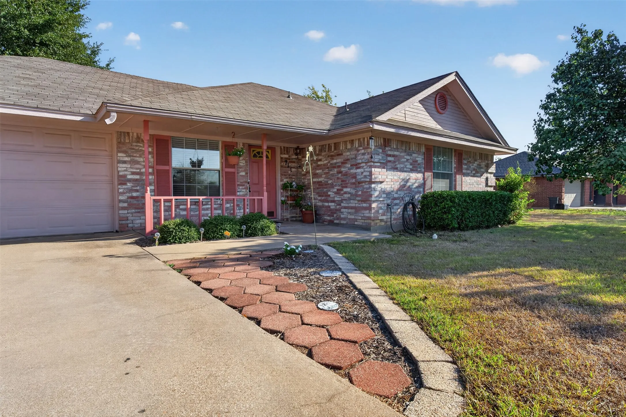 Single Family Residence For Sale in Johnson County , 711 Plum Street, Joshua, Texas 76058, 3 Bedroom, 2 Bathroom, 2 Garage spaces, 1,312 Sqft, built in 1994, mls#21392916, Real Estate Agent in Joshua, Homes For Sale in Johnson county, Homes For Sale in Joshua, Realtor in Joshua Texas, Real Estate Brokerage Independent Realty Texas, Luminita Cordes Realtor