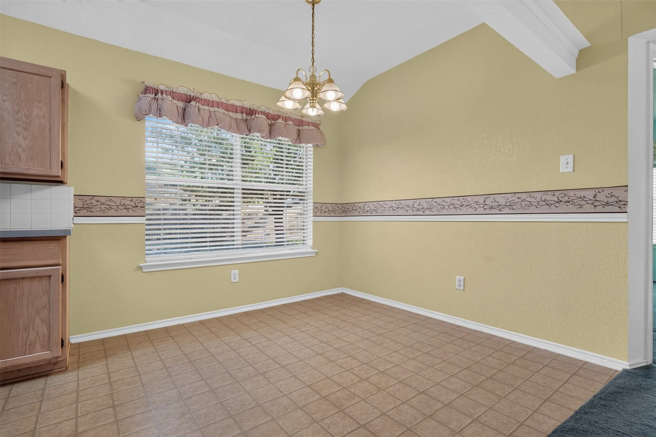 Single Family Residence For Sale in Johnson County , 711 Plum Street, Joshua, Texas 76058, 3 Bedroom, 2 Bathroom, 2 Garage spaces, 1,312 Sqft, built in 1994, mls#21392916, Real Estate Agent in Joshua, Homes For Sale in Johnson county, Homes For Sale in Joshua, Realtor in Joshua Texas, Real Estate Brokerage Independent Realty Texas, Luminita Cordes Realtor