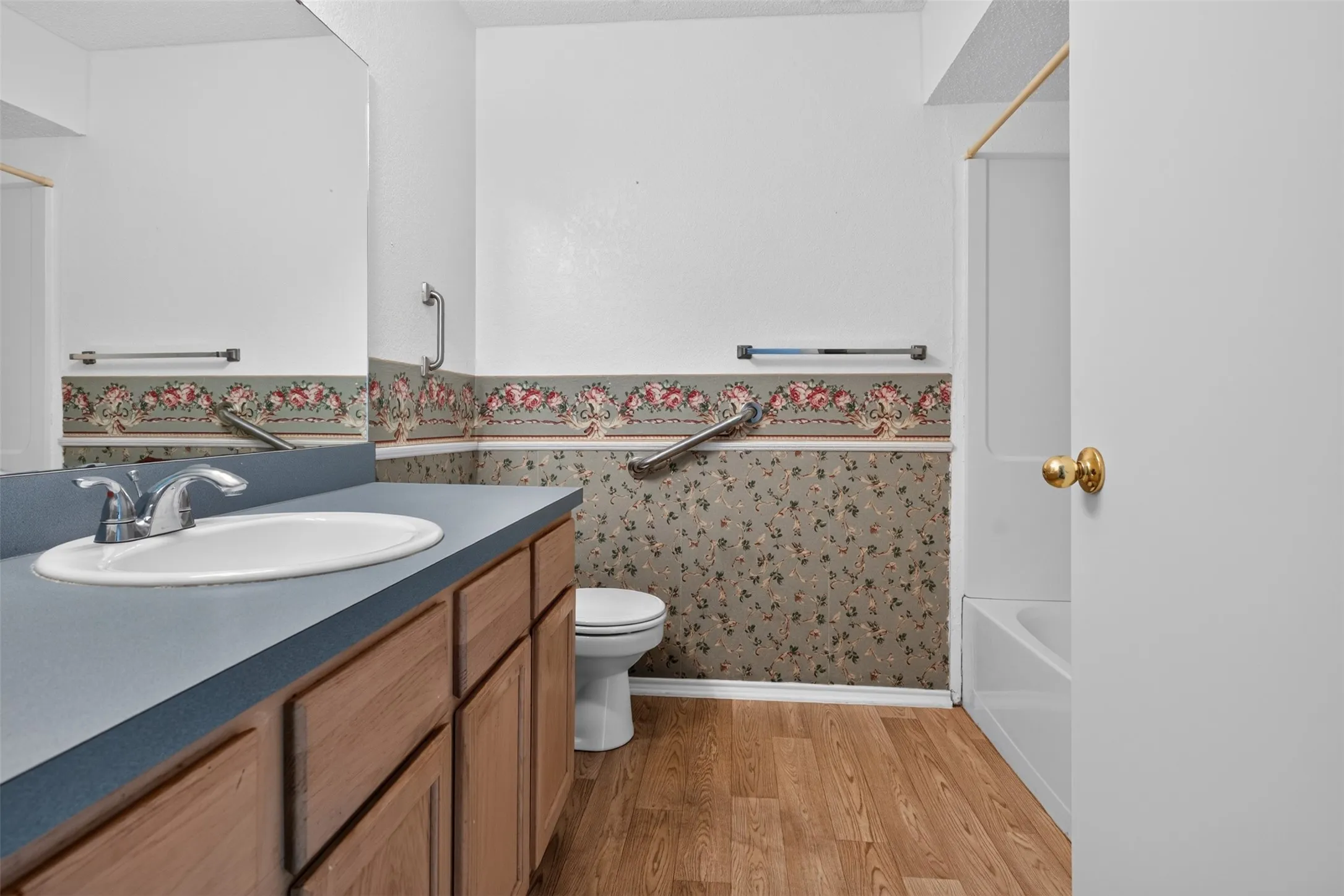 Single Family Residence For Sale in Johnson County , 711 Plum Street, Joshua, Texas 76058, 3 Bedroom, 2 Bathroom, 2 Garage spaces, 1,312 Sqft, built in 1994, mls#21392916, Real Estate Agent in Joshua, Homes For Sale in Johnson county, Homes For Sale in Joshua, Realtor in Joshua Texas, Real Estate Brokerage Independent Realty Texas, Luminita Cordes Realtor