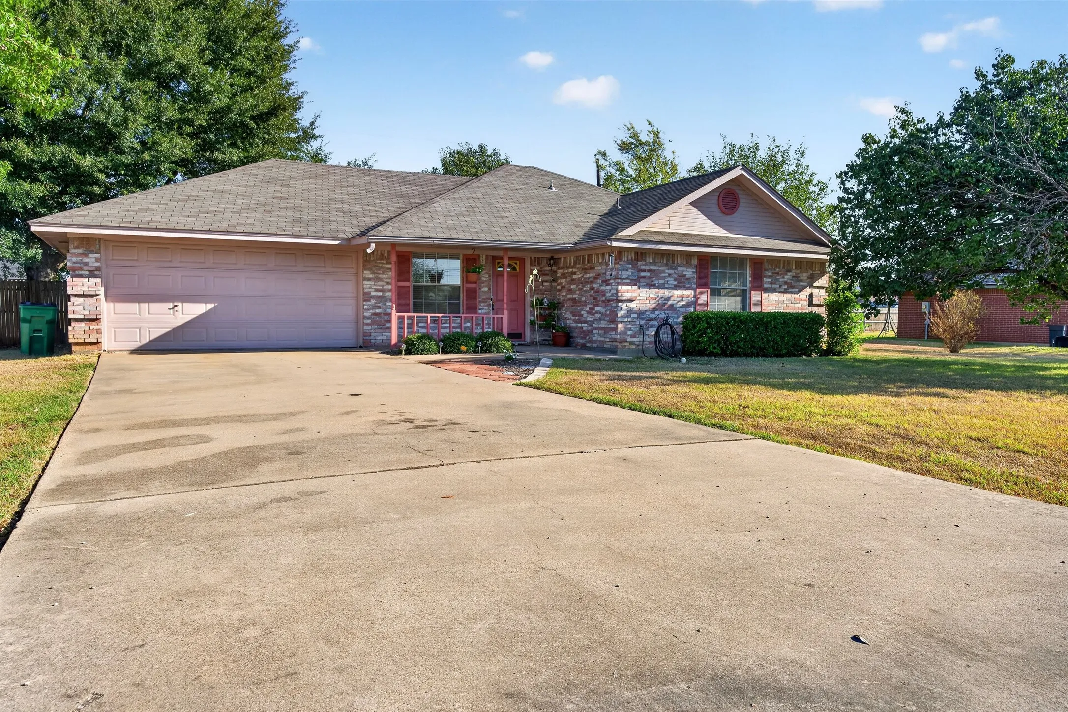 Single Family Residence For Sale in Johnson County , 711 Plum Street, Joshua, Texas 76058, 3 Bedroom, 2 Bathroom, 2 Garage spaces, 1,312 Sqft, built in 1994, mls#21392916, Real Estate Agent in Joshua, Homes For Sale in Johnson county, Homes For Sale in Joshua, Realtor in Joshua Texas, Real Estate Brokerage Independent Realty Texas, Luminita Cordes Realtor