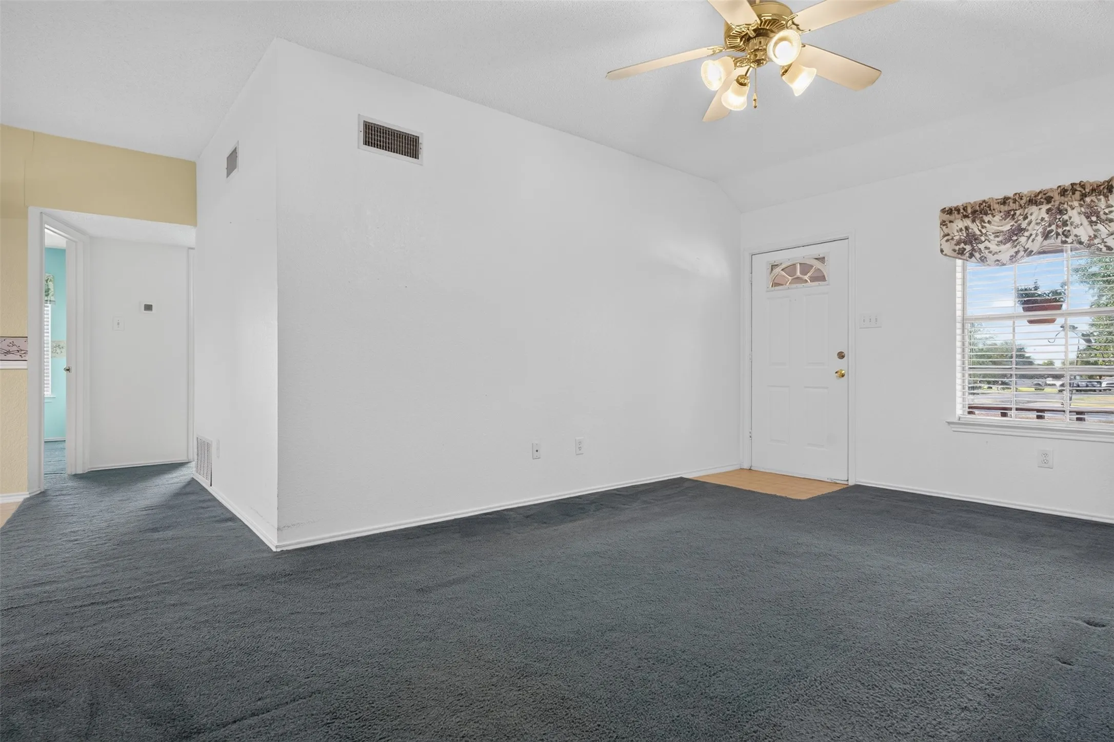 Single Family Residence For Sale in Johnson County , 711 Plum Street, Joshua, Texas 76058, 3 Bedroom, 2 Bathroom, 2 Garage spaces, 1,312 Sqft, built in 1994, mls#21392916, Real Estate Agent in Joshua, Homes For Sale in Johnson county, Homes For Sale in Joshua, Realtor in Joshua Texas, Real Estate Brokerage Independent Realty Texas, Luminita Cordes Realtor