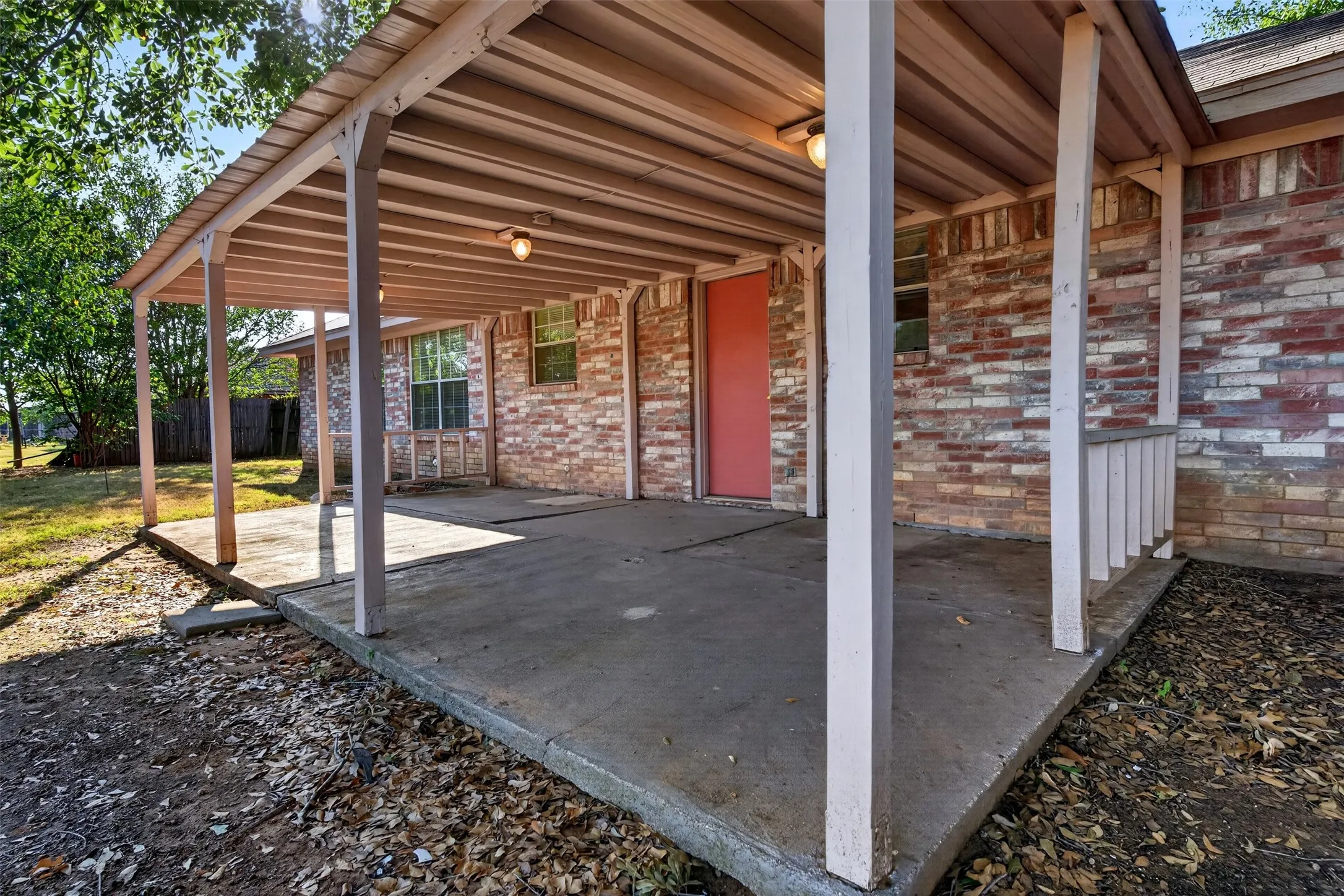 Single Family Residence For Sale in Johnson County , 711 Plum Street, Joshua, Texas 76058, 3 Bedroom, 2 Bathroom, 2 Garage spaces, 1,312 Sqft, built in 1994, mls#21392916, Real Estate Agent in Joshua, Homes For Sale in Johnson county, Homes For Sale in Joshua, Realtor in Joshua Texas, Real Estate Brokerage Independent Realty Texas, Luminita Cordes Realtor