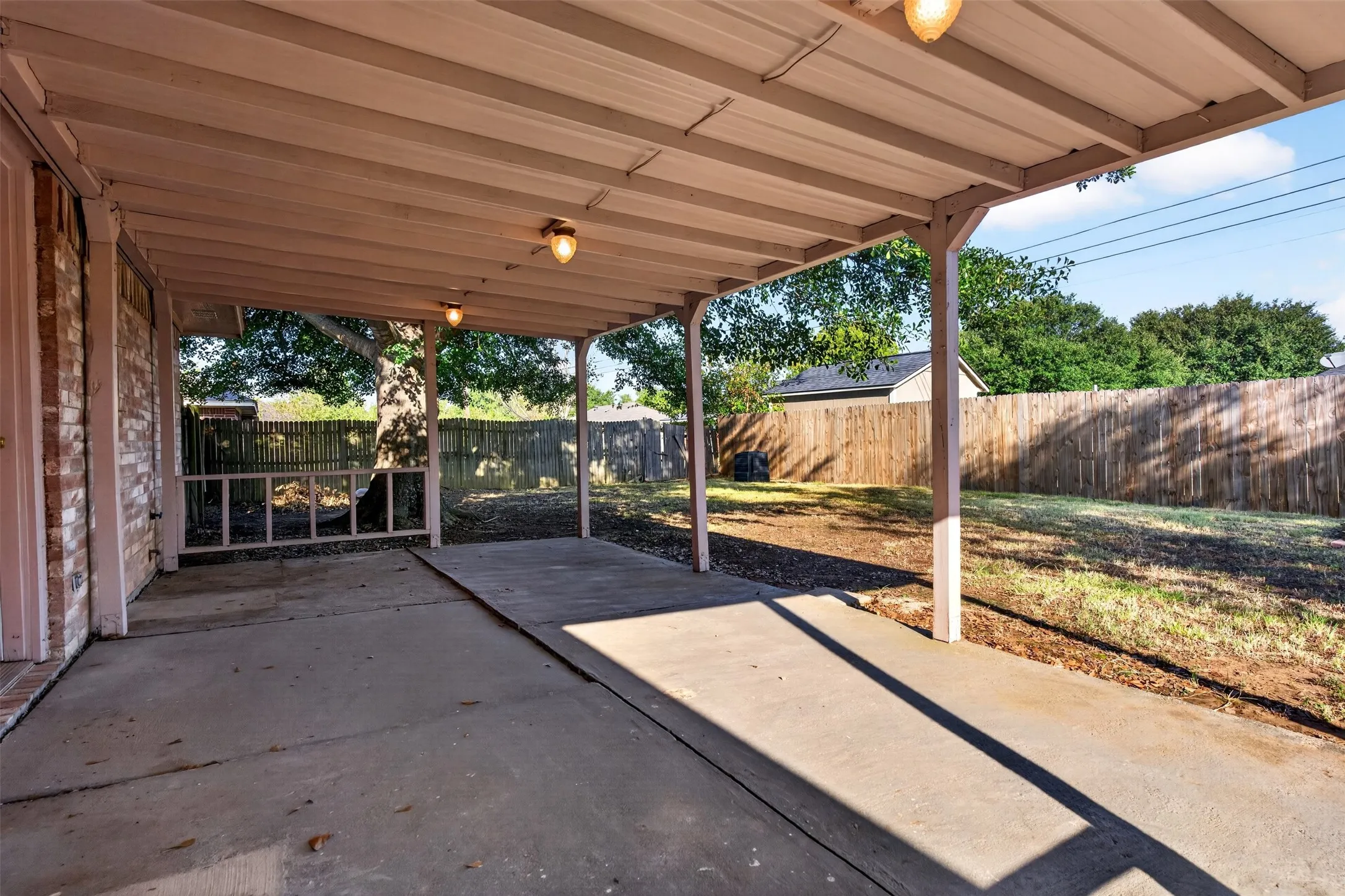 Single Family Residence For Sale in Johnson County , 711 Plum Street, Joshua, Texas 76058, 3 Bedroom, 2 Bathroom, 2 Garage spaces, 1,312 Sqft, built in 1994, mls#21392916, Real Estate Agent in Joshua, Homes For Sale in Johnson county, Homes For Sale in Joshua, Realtor in Joshua Texas, Real Estate Brokerage Independent Realty Texas, Luminita Cordes Realtor