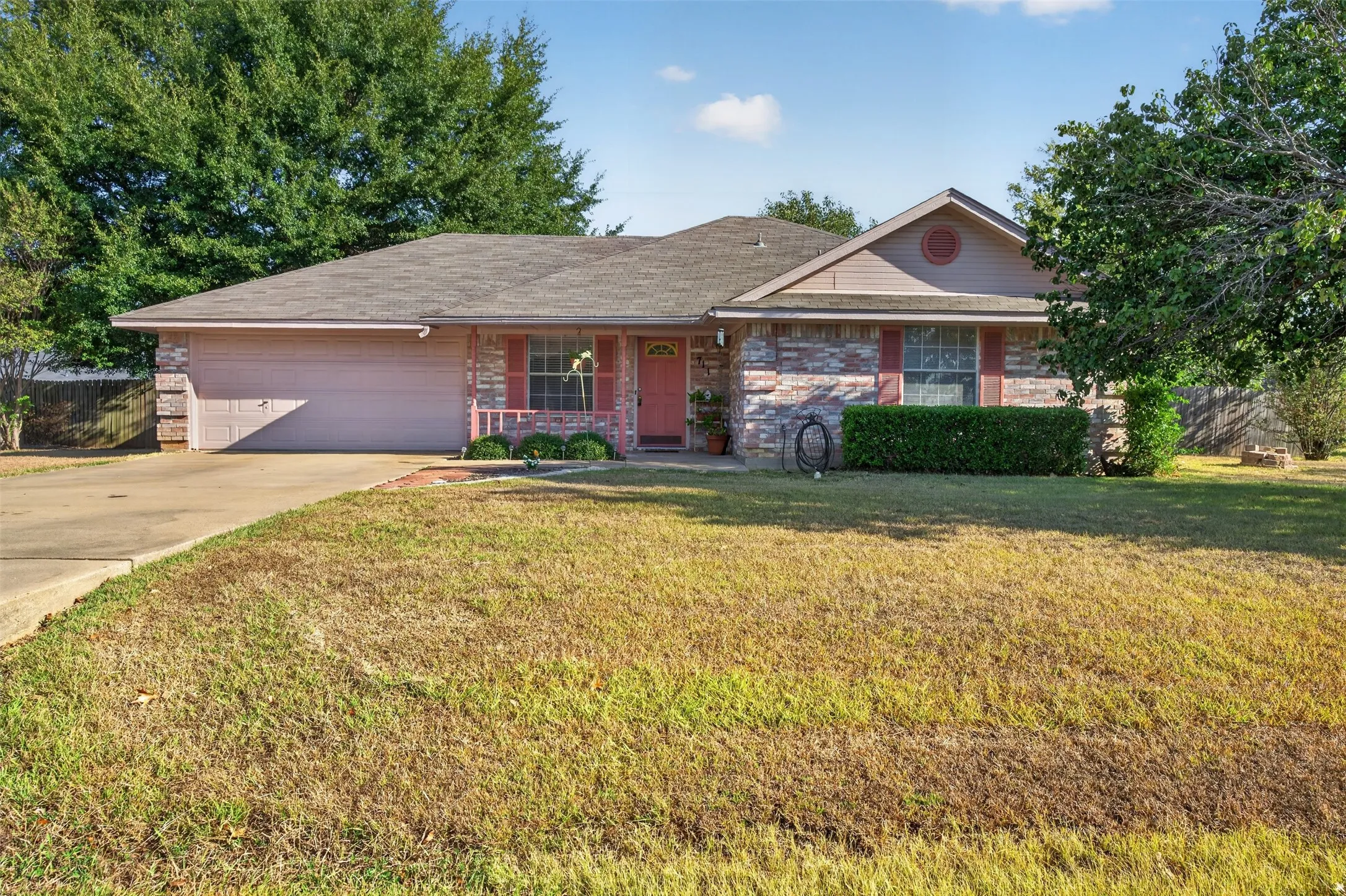 Single Family Residence For Sale in Johnson County , 711 Plum Street, Joshua, Texas 76058, 3 Bedroom, 2 Bathroom, 2 Garage spaces, 1,312 Sqft, built in 1994, mls#21392916, Real Estate Agent in Joshua, Homes For Sale in Johnson county, Homes For Sale in Joshua, Realtor in Joshua Texas, Real Estate Brokerage Independent Realty Texas, Luminita Cordes Realtor