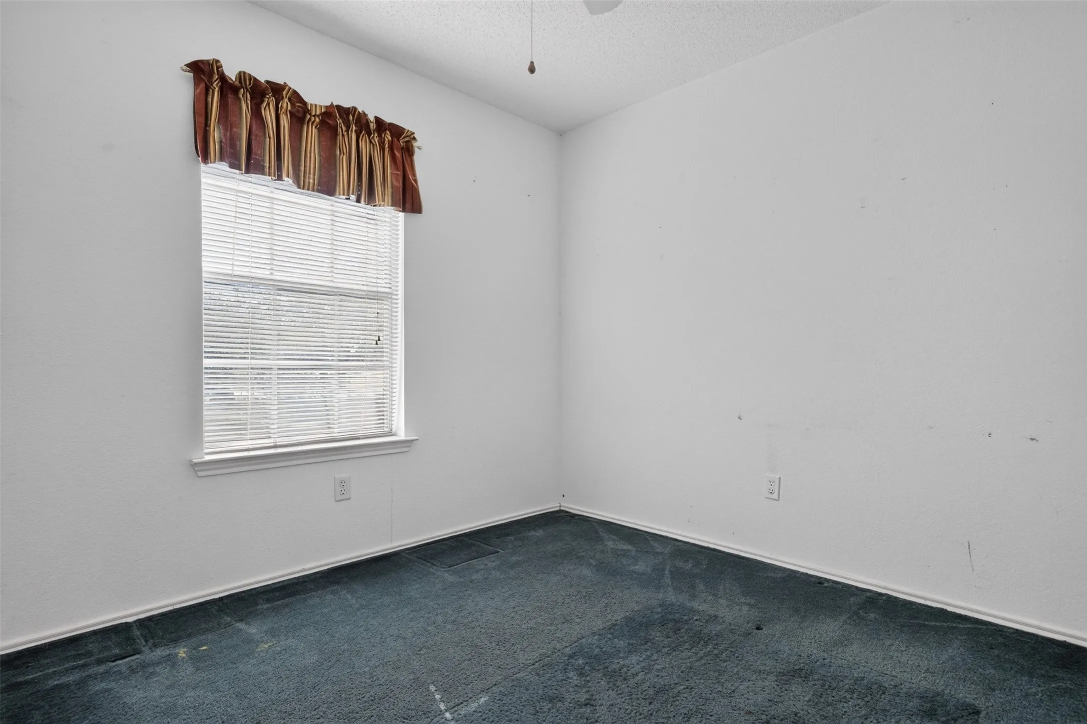 Single Family Residence For Sale in Johnson County , 711 Plum Street, Joshua, Texas 76058, 3 Bedroom, 2 Bathroom, 2 Garage spaces, 1,312 Sqft, built in 1994, mls#21392916, Real Estate Agent in Joshua, Homes For Sale in Johnson county, Homes For Sale in Joshua, Realtor in Joshua Texas, Real Estate Brokerage Independent Realty Texas, Luminita Cordes Realtor