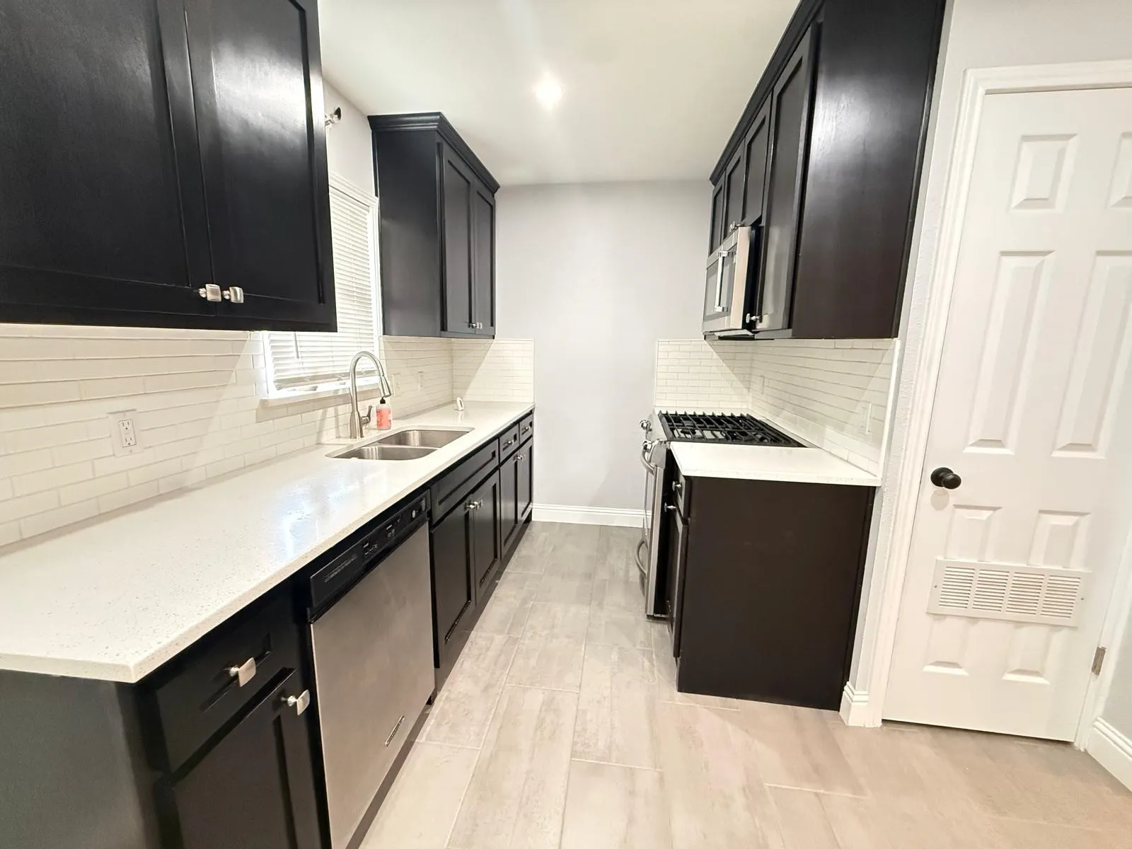 Single Family Residence For Rent in Dallas County , 1605 Crestridge Drive, Mesquite, Texas 75149, 3 Bedroom, 2 Bathroom, Garage spaces, 1,133 Sqft, built in 1955, mls#21394690, Real Estate Agent in Mesquite, Homes For Rent in Dallas county, Homes For Rent in Mesquite, Realtor in Mesquite Texas, Real Estate Brokerage Independent Realty Texas, Luminita Cordes Realtor