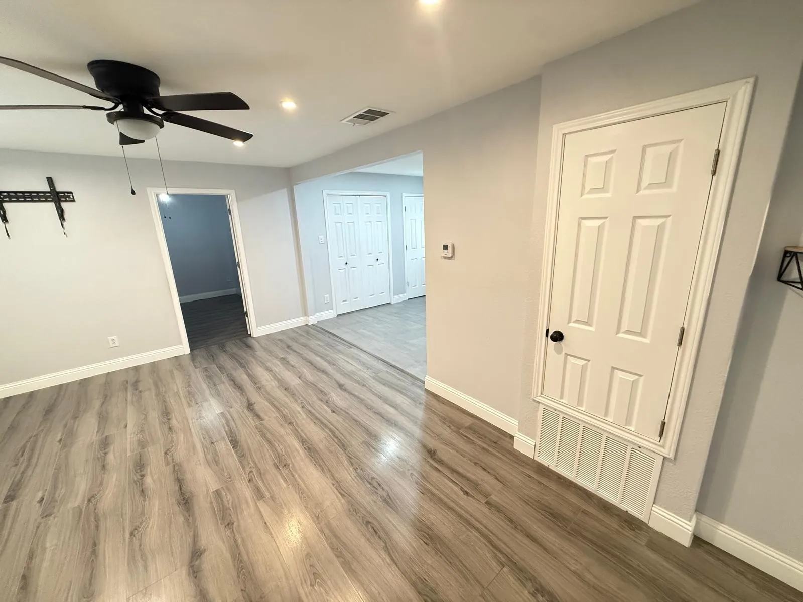 Single Family Residence For Rent in Dallas County , 1605 Crestridge Drive, Mesquite, Texas 75149, 3 Bedroom, 2 Bathroom, Garage spaces, 1,133 Sqft, built in 1955, mls#21394690, Real Estate Agent in Mesquite, Homes For Rent in Dallas county, Homes For Rent in Mesquite, Realtor in Mesquite Texas, Real Estate Brokerage Independent Realty Texas, Luminita Cordes Realtor