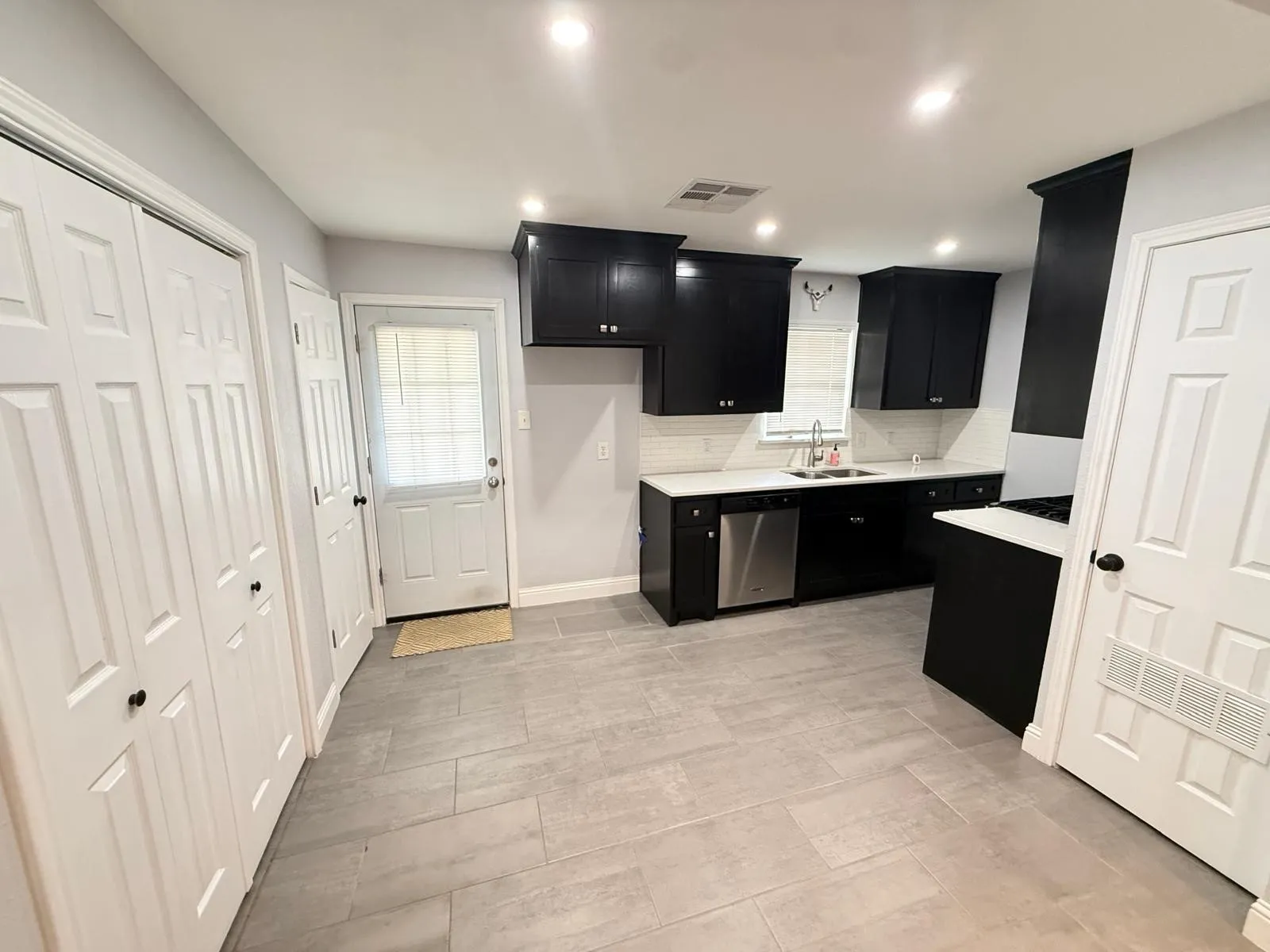 Single Family Residence For Rent in Dallas County , 1605 Crestridge Drive, Mesquite, Texas 75149, 3 Bedroom, 2 Bathroom, Garage spaces, 1,133 Sqft, built in 1955, mls#21394690, Real Estate Agent in Mesquite, Homes For Rent in Dallas county, Homes For Rent in Mesquite, Realtor in Mesquite Texas, Real Estate Brokerage Independent Realty Texas, Luminita Cordes Realtor