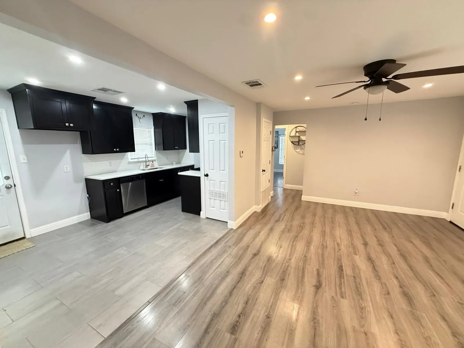 Single Family Residence For Rent in Dallas County , 1605 Crestridge Drive, Mesquite, Texas 75149, 3 Bedroom, 2 Bathroom, Garage spaces, 1,133 Sqft, built in 1955, mls#21394690, Real Estate Agent in Mesquite, Homes For Rent in Dallas county, Homes For Rent in Mesquite, Realtor in Mesquite Texas, Real Estate Brokerage Independent Realty Texas, Luminita Cordes Realtor