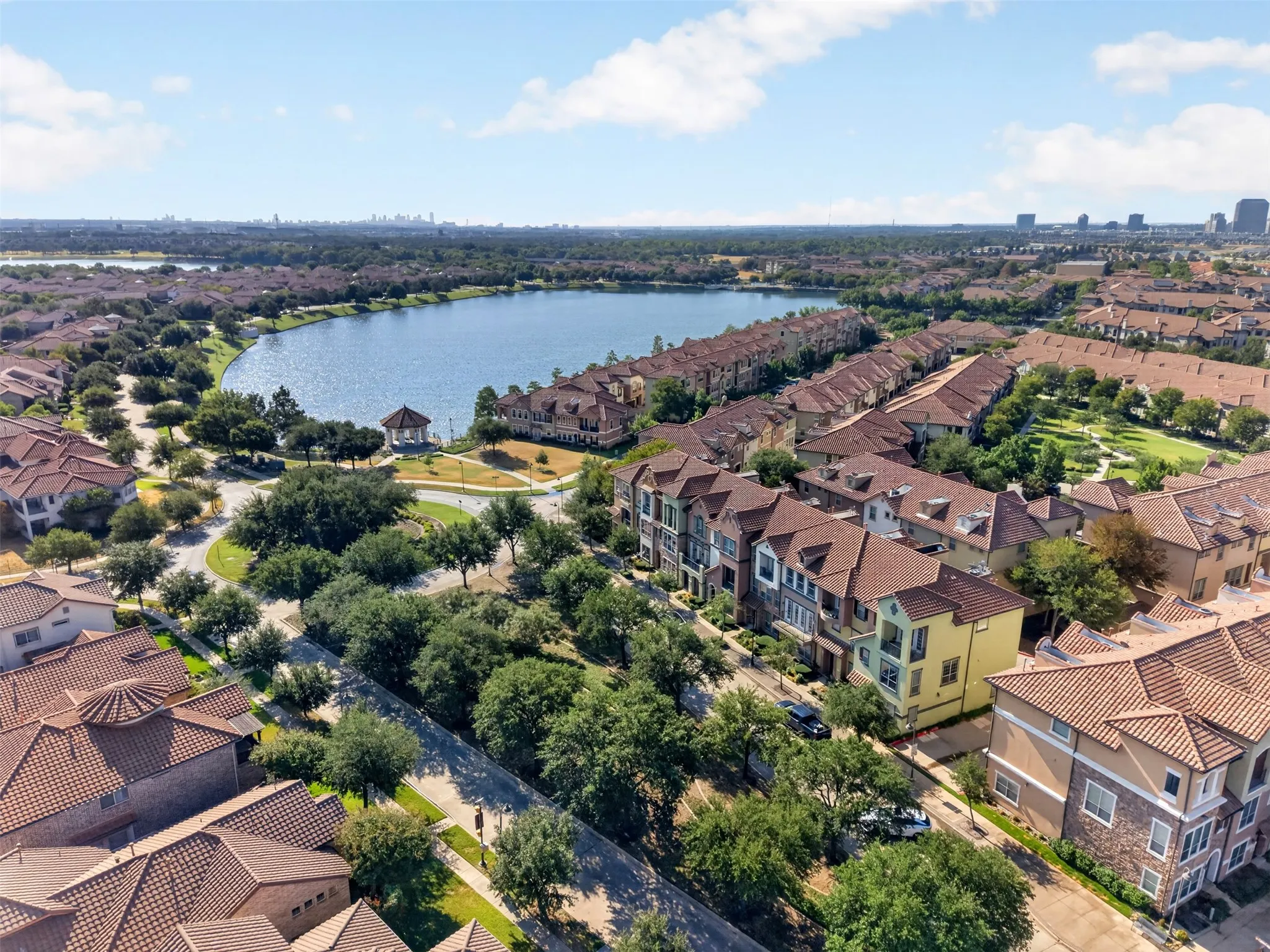 Townhouse For Sale in Dallas County , 1563 Camino Lago, Irving, Texas 75039, 3 Bedroom, 3 Bathroom, 2 Garage spaces, 2,096 Sqft, built in 2007, mls#21380897, Real Estate Agent in Irving, Homes For Sale in Dallas county, Homes For Sale in Irving, Realtor in Irving Texas, Real Estate Brokerage Independent Realty Texas, Luminita Cordes Realtor