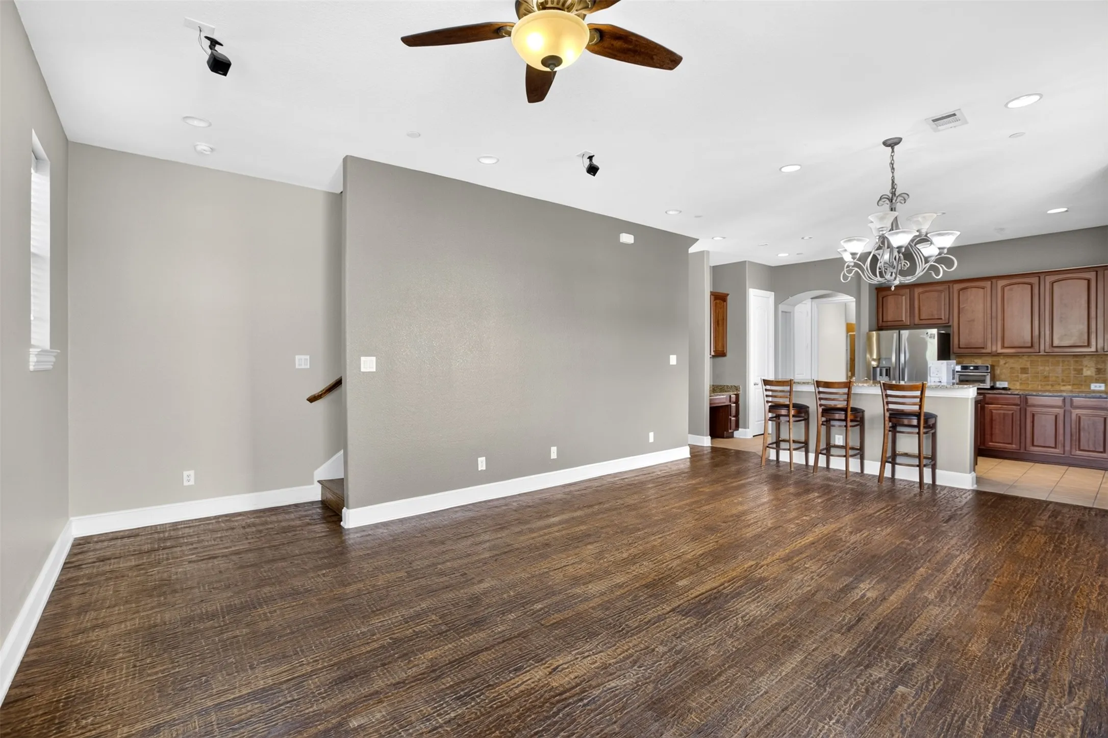 Townhouse For Sale in Dallas County , 1563 Camino Lago, Irving, Texas 75039, 3 Bedroom, 3 Bathroom, 2 Garage spaces, 2,096 Sqft, built in 2007, mls#21380897, Real Estate Agent in Irving, Homes For Sale in Dallas county, Homes For Sale in Irving, Realtor in Irving Texas, Real Estate Brokerage Independent Realty Texas, Luminita Cordes Realtor