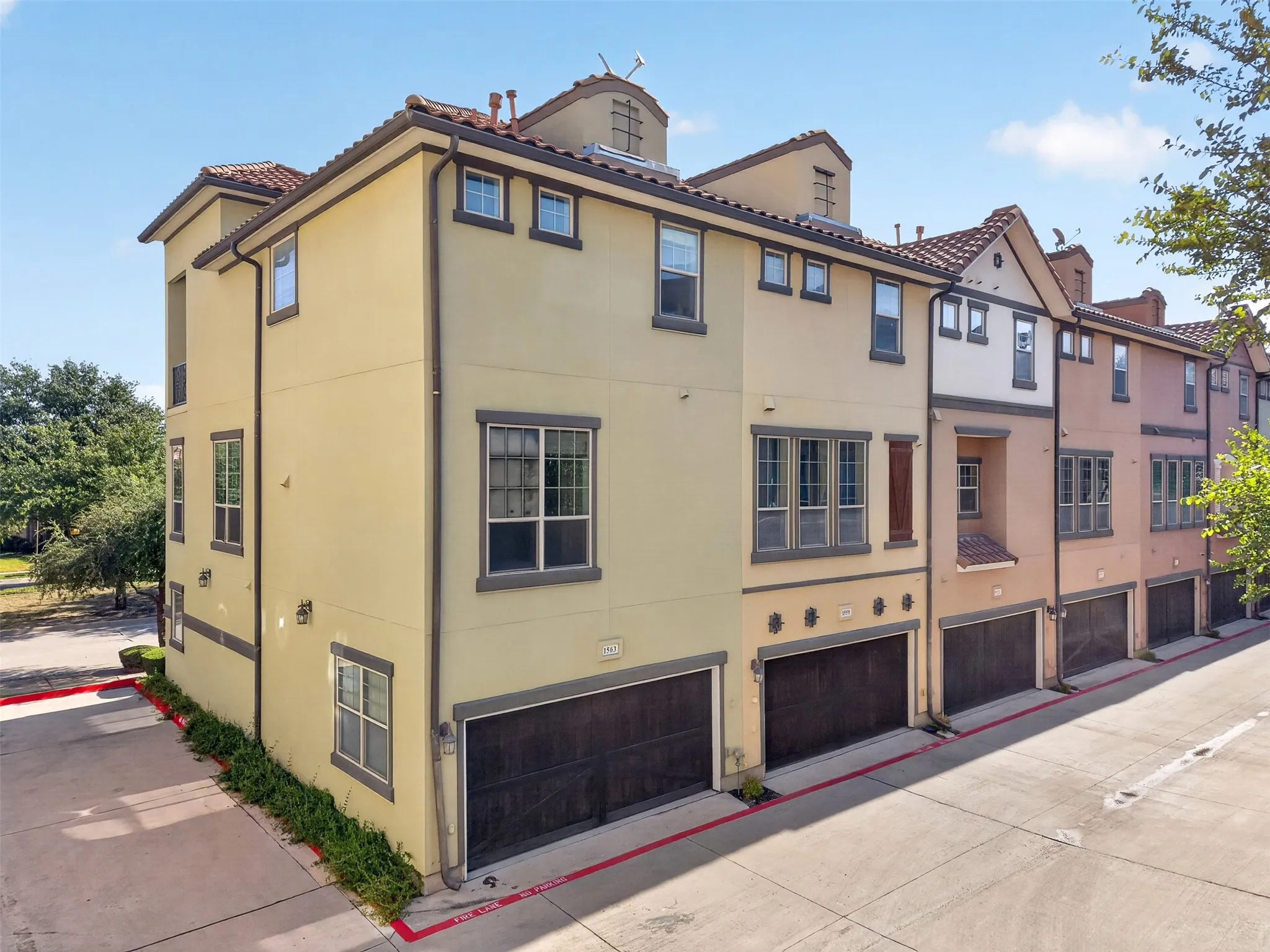 Townhouse For Sale in Dallas County , 1563 Camino Lago, Irving, Texas 75039, 3 Bedroom, 3 Bathroom, 2 Garage spaces, 2,096 Sqft, built in 2007, mls#21380897, Real Estate Agent in Irving, Homes For Sale in Dallas county, Homes For Sale in Irving, Realtor in Irving Texas, Real Estate Brokerage Independent Realty Texas, Luminita Cordes Realtor