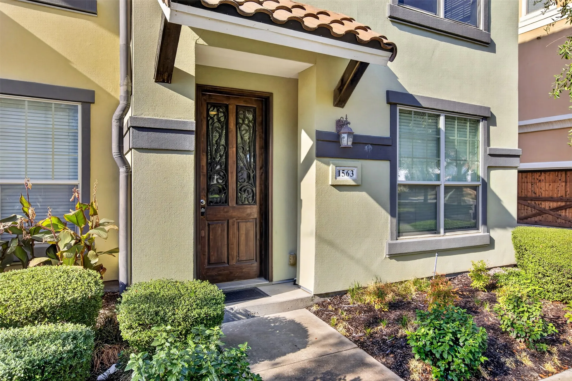 Townhouse For Sale in Dallas County , 1563 Camino Lago, Irving, Texas 75039, 3 Bedroom, 3 Bathroom, 2 Garage spaces, 2,096 Sqft, built in 2007, mls#21380897, Real Estate Agent in Irving, Homes For Sale in Dallas county, Homes For Sale in Irving, Realtor in Irving Texas, Real Estate Brokerage Independent Realty Texas, Luminita Cordes Realtor