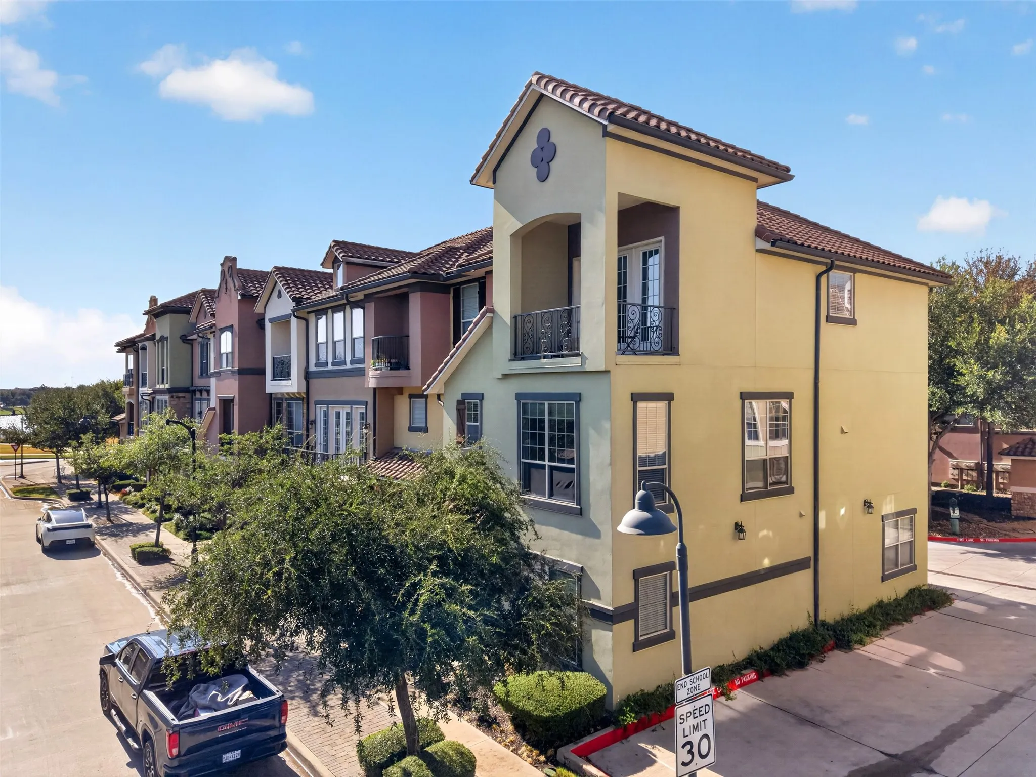 Townhouse For Sale in Dallas County , 1563 Camino Lago, Irving, Texas 75039, 3 Bedroom, 3 Bathroom, 2 Garage spaces, 2,096 Sqft, built in 2007, mls#21380897, Real Estate Agent in Irving, Homes For Sale in Dallas county, Homes For Sale in Irving, Realtor in Irving Texas, Real Estate Brokerage Independent Realty Texas, Luminita Cordes Realtor