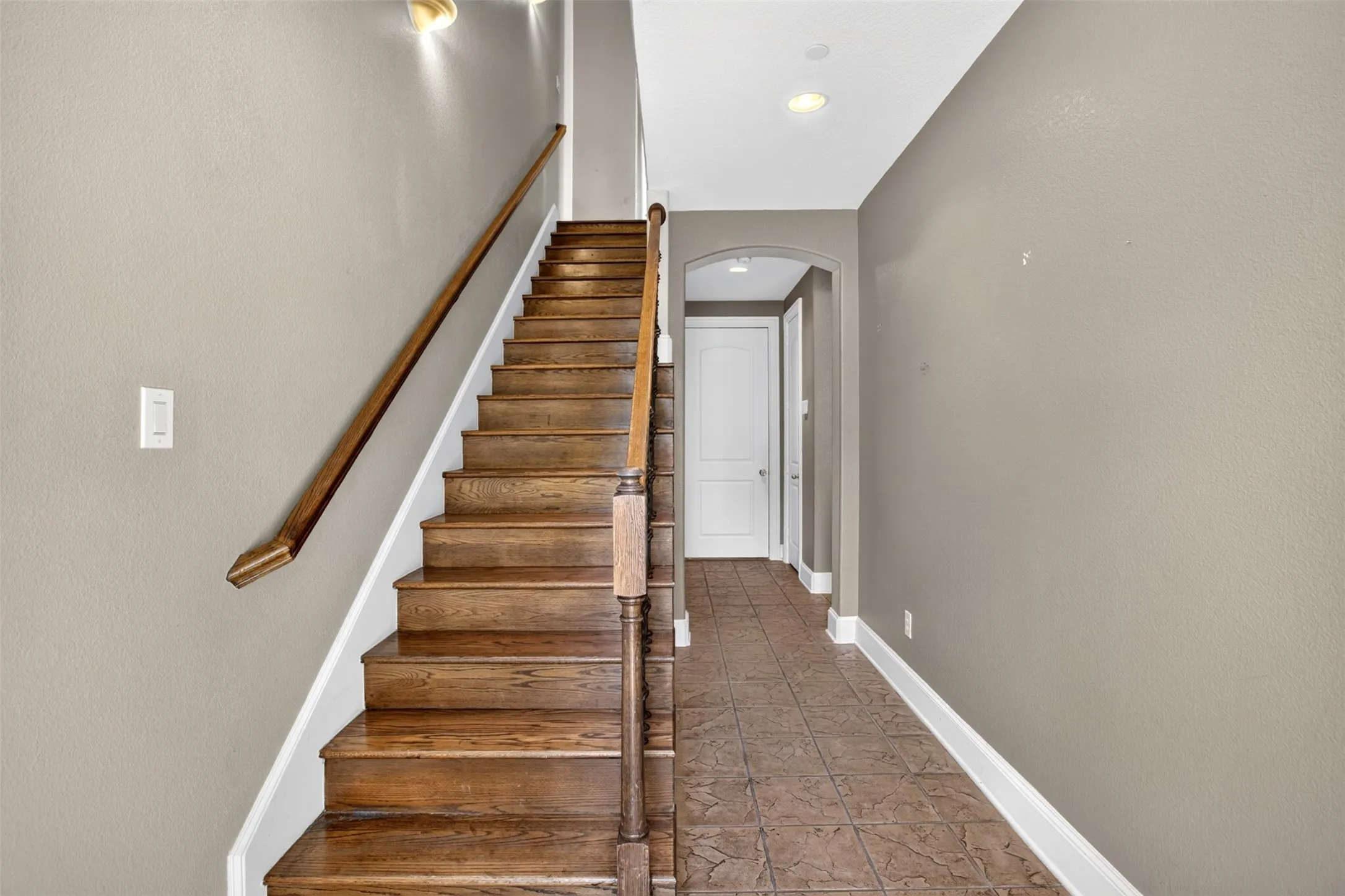 Townhouse For Sale in Dallas County , 1563 Camino Lago, Irving, Texas 75039, 3 Bedroom, 3 Bathroom, 2 Garage spaces, 2,096 Sqft, built in 2007, mls#21380897, Real Estate Agent in Irving, Homes For Sale in Dallas county, Homes For Sale in Irving, Realtor in Irving Texas, Real Estate Brokerage Independent Realty Texas, Luminita Cordes Realtor