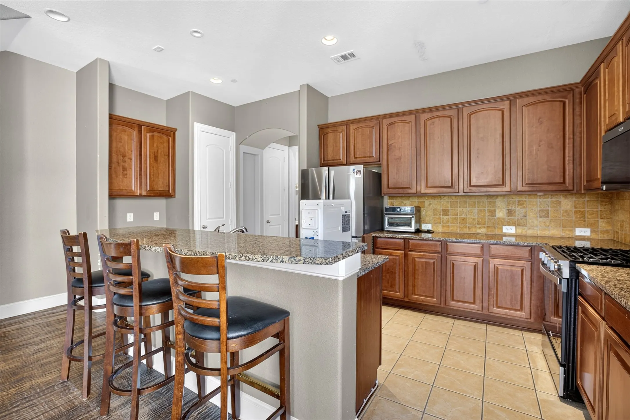 Townhouse For Sale in Dallas County , 1563 Camino Lago, Irving, Texas 75039, 3 Bedroom, 3 Bathroom, 2 Garage spaces, 2,096 Sqft, built in 2007, mls#21380897, Real Estate Agent in Irving, Homes For Sale in Dallas county, Homes For Sale in Irving, Realtor in Irving Texas, Real Estate Brokerage Independent Realty Texas, Luminita Cordes Realtor