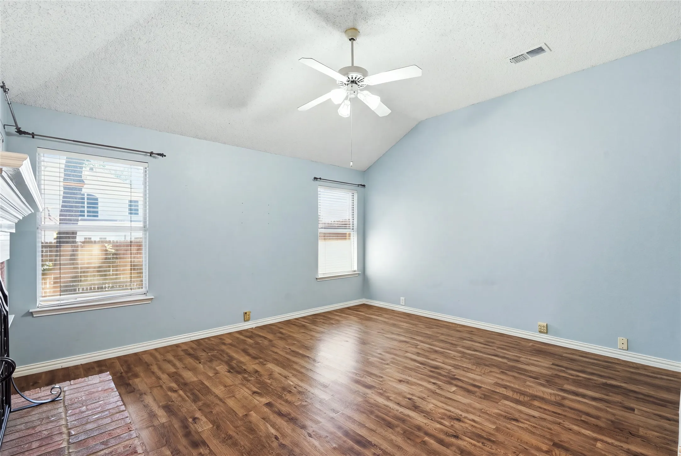 Single Family Residence For Sale in Tarrant County , 408 Pin Oak Trail, Keller, Texas 76248, 4 Bedroom, 2 Bathroom, 2 Garage spaces, 1,965 Sqft, built in 1995, mls#21393079, Real Estate Agent in Keller, Homes For Sale in Tarrant county, Homes For Sale in Keller, Realtor in Keller Texas, Real Estate Brokerage Independent Realty Texas, Luminita Cordes Realtor