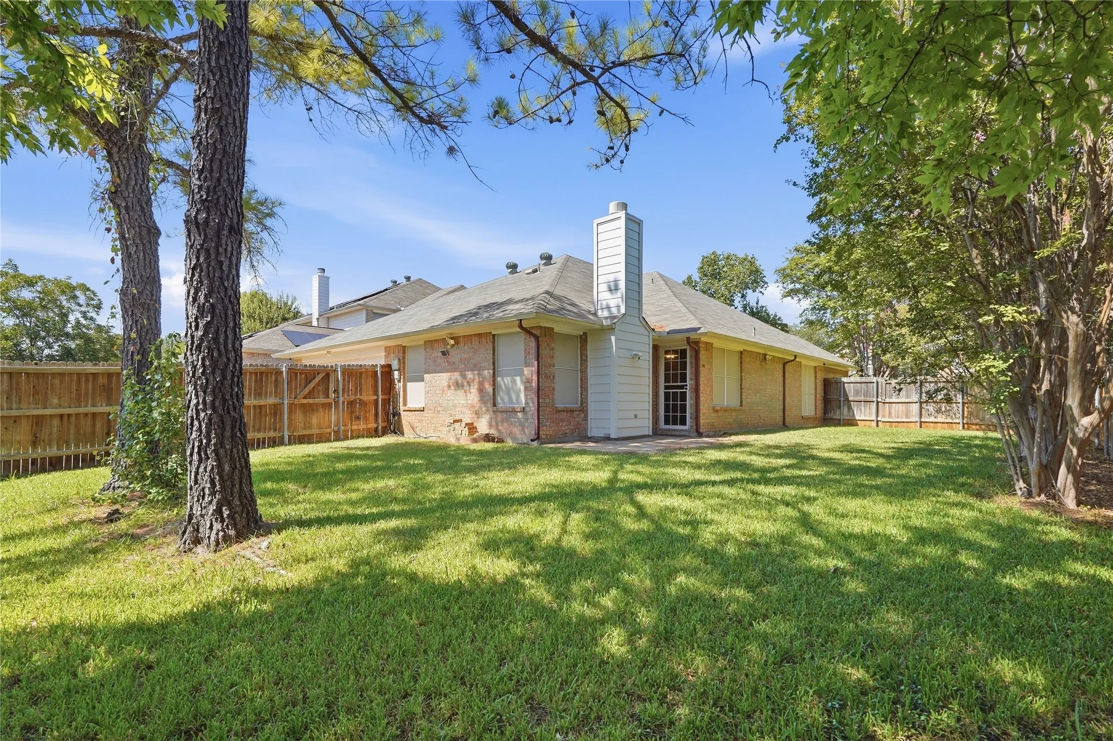 Single Family Residence For Sale in Tarrant County , 408 Pin Oak Trail, Keller, Texas 76248, 4 Bedroom, 2 Bathroom, 2 Garage spaces, 1,965 Sqft, built in 1995, mls#21393079, Real Estate Agent in Keller, Homes For Sale in Tarrant county, Homes For Sale in Keller, Realtor in Keller Texas, Real Estate Brokerage Independent Realty Texas, Luminita Cordes Realtor