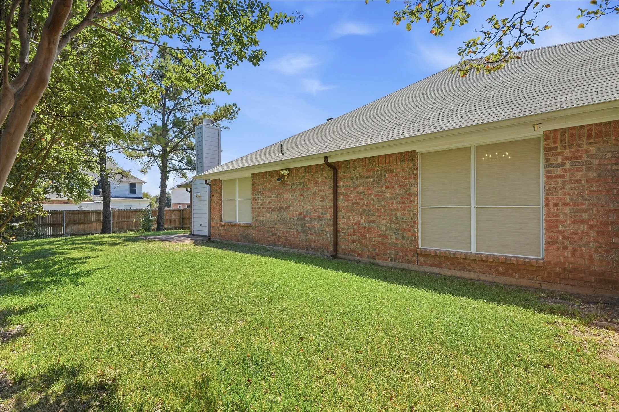 Single Family Residence For Sale in Tarrant County , 408 Pin Oak Trail, Keller, Texas 76248, 4 Bedroom, 2 Bathroom, 2 Garage spaces, 1,965 Sqft, built in 1995, mls#21393079, Real Estate Agent in Keller, Homes For Sale in Tarrant county, Homes For Sale in Keller, Realtor in Keller Texas, Real Estate Brokerage Independent Realty Texas, Luminita Cordes Realtor