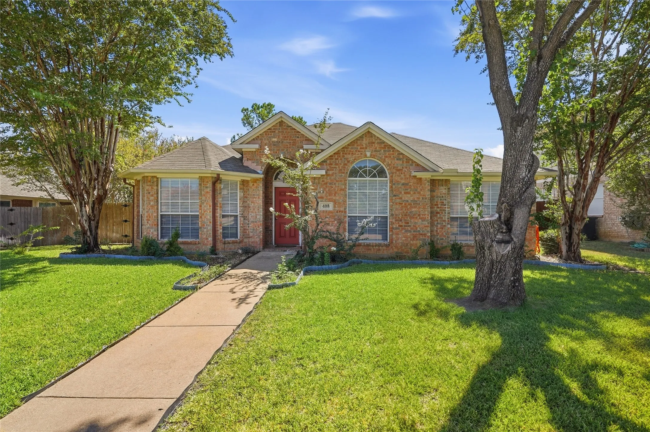 Single Family Residence For Sale in Tarrant County , 408 Pin Oak Trail, Keller, Texas 76248, 4 Bedroom, 2 Bathroom, 2 Garage spaces, 1,965 Sqft, built in 1995, mls#21393079, Real Estate Agent in Keller, Homes For Sale in Tarrant county, Homes For Sale in Keller, Realtor in Keller Texas, Real Estate Brokerage Independent Realty Texas, Luminita Cordes Realtor
