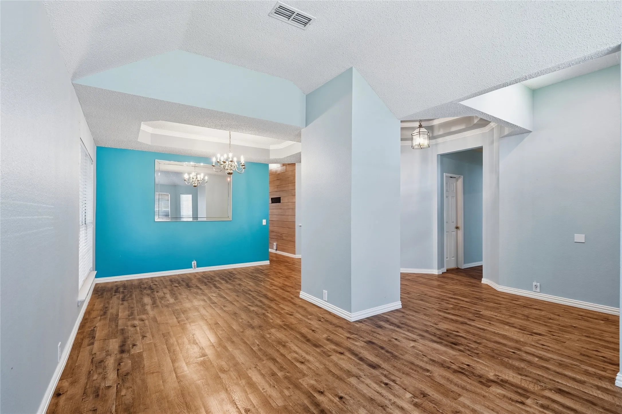 Single Family Residence For Sale in Tarrant County , 408 Pin Oak Trail, Keller, Texas 76248, 4 Bedroom, 2 Bathroom, 2 Garage spaces, 1,965 Sqft, built in 1995, mls#21393079, Real Estate Agent in Keller, Homes For Sale in Tarrant county, Homes For Sale in Keller, Realtor in Keller Texas, Real Estate Brokerage Independent Realty Texas, Luminita Cordes Realtor