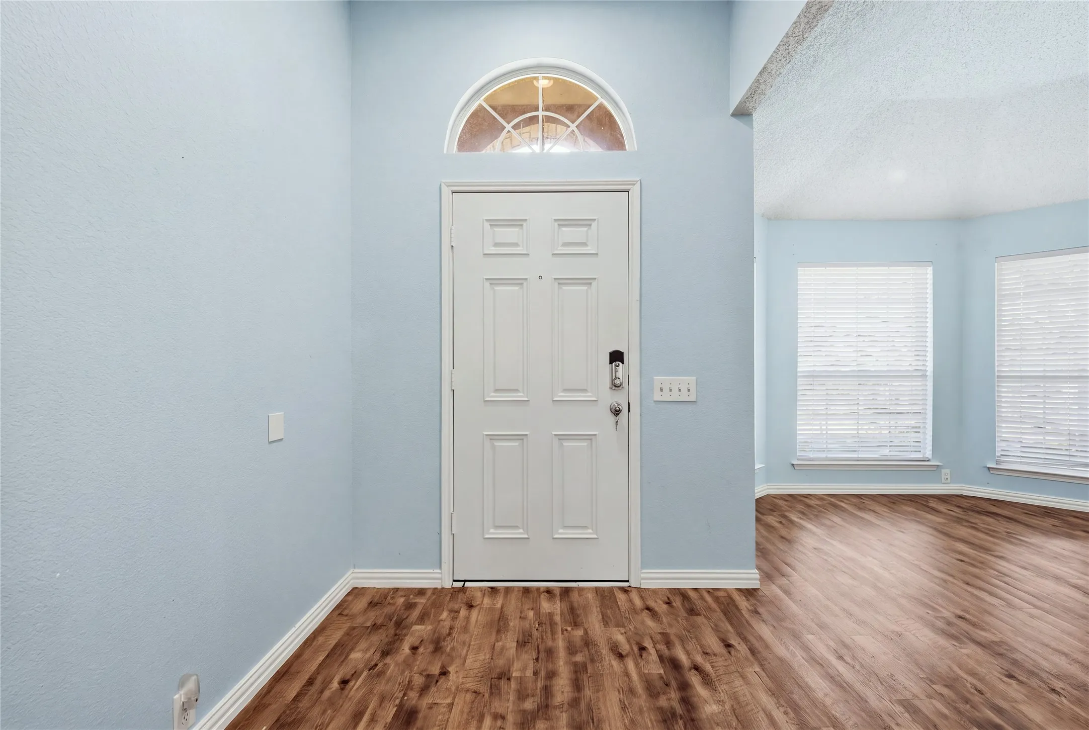 Single Family Residence For Sale in Tarrant County , 408 Pin Oak Trail, Keller, Texas 76248, 4 Bedroom, 2 Bathroom, 2 Garage spaces, 1,965 Sqft, built in 1995, mls#21393079, Real Estate Agent in Keller, Homes For Sale in Tarrant county, Homes For Sale in Keller, Realtor in Keller Texas, Real Estate Brokerage Independent Realty Texas, Luminita Cordes Realtor