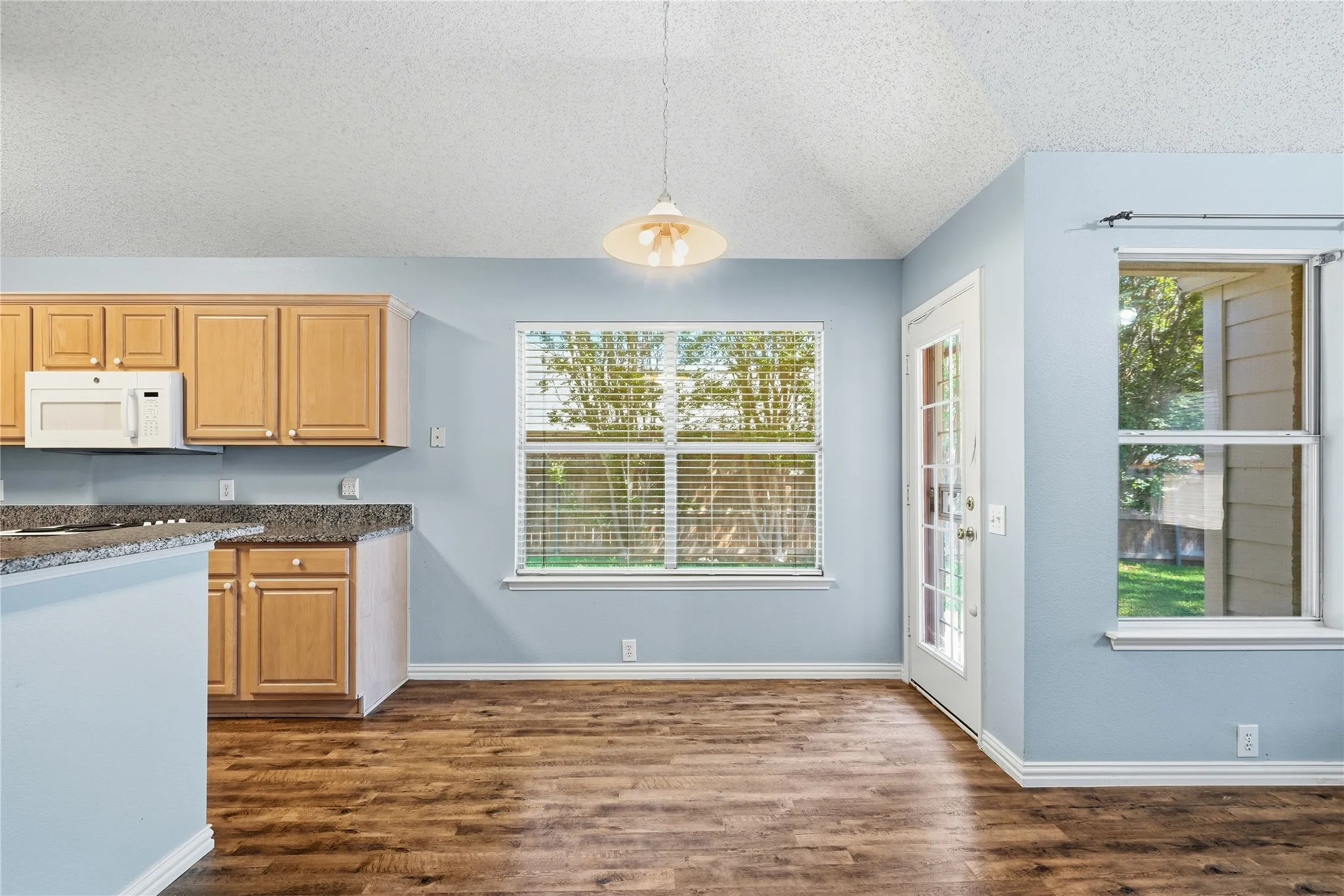 Single Family Residence For Sale in Tarrant County , 408 Pin Oak Trail, Keller, Texas 76248, 4 Bedroom, 2 Bathroom, 2 Garage spaces, 1,965 Sqft, built in 1995, mls#21393079, Real Estate Agent in Keller, Homes For Sale in Tarrant county, Homes For Sale in Keller, Realtor in Keller Texas, Real Estate Brokerage Independent Realty Texas, Luminita Cordes Realtor