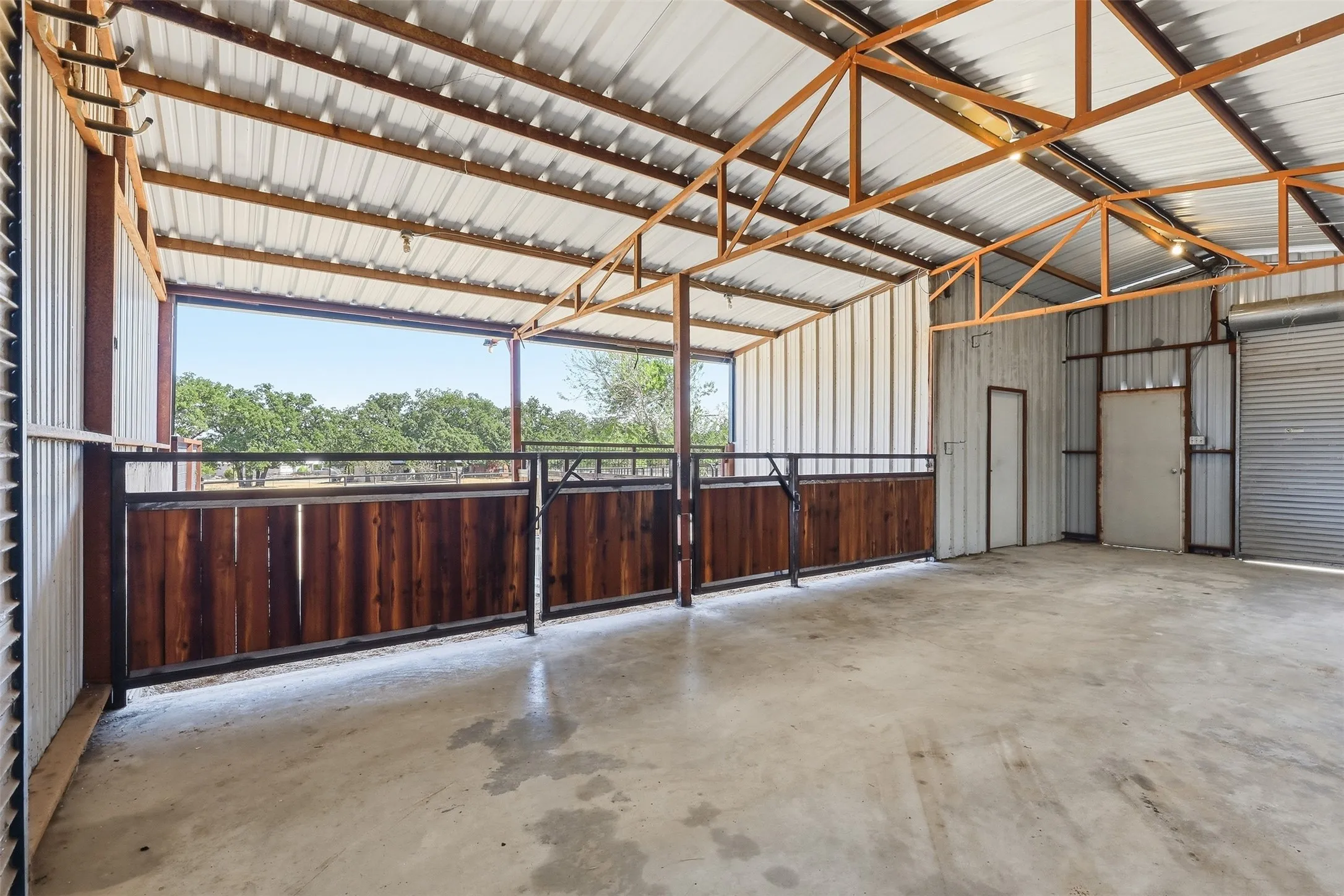 Single Family Residence For Sale in Parker County , 2978 Harwell Lake Road, Weatherford, Texas 76088, 3 Bedroom, 2 Bathroom, 2 Garage spaces, 2,182 Sqft, built in 2000, mls#21394486, Real Estate Agent in Weatherford, Homes For Sale in Parker county, Homes For Sale in Weatherford, Realtor in Weatherford Texas, Real Estate Brokerage Independent Realty Texas, Luminita Cordes Realtor
