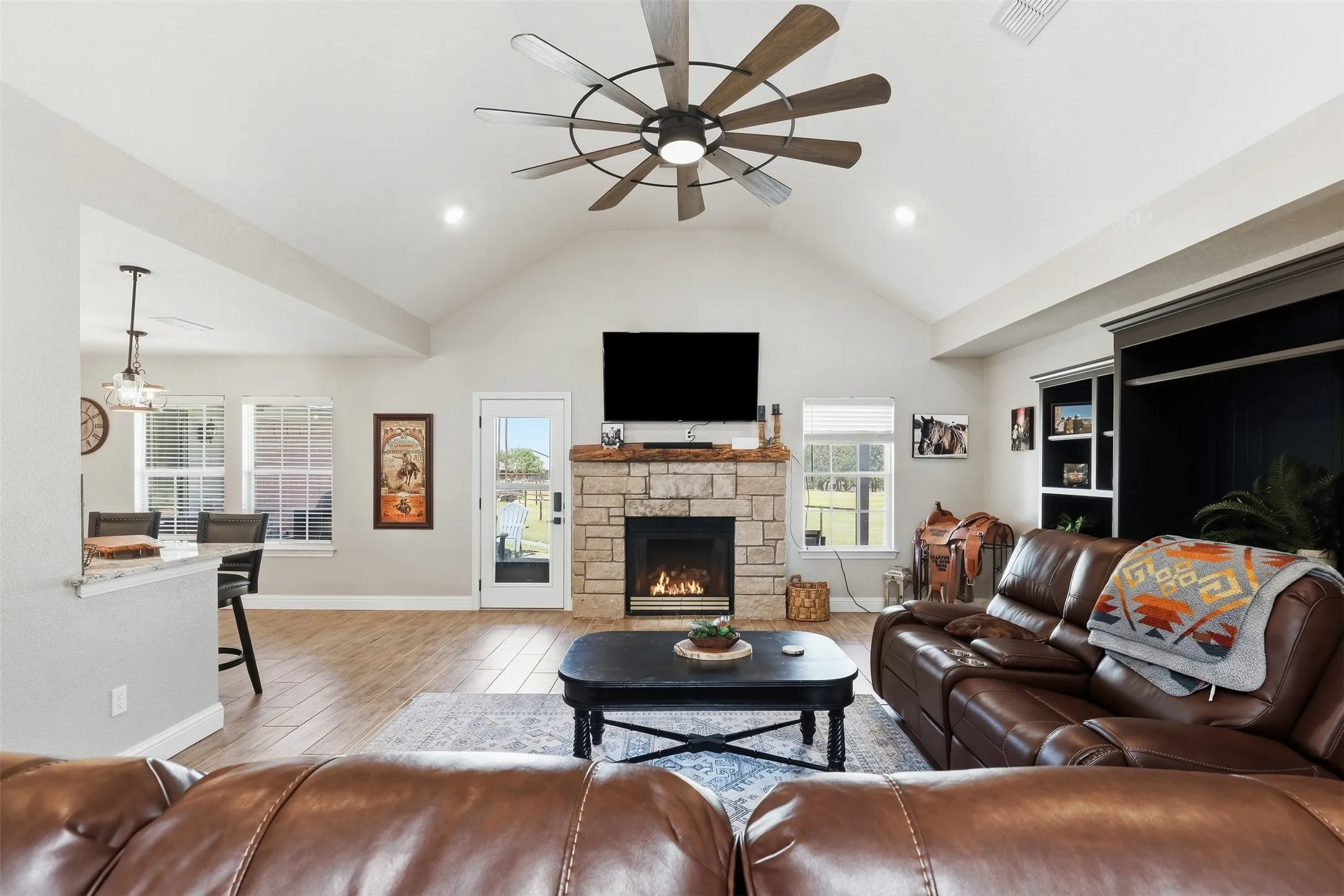 Single Family Residence For Sale in Parker County , 2978 Harwell Lake Road, Weatherford, Texas 76088, 3 Bedroom, 2 Bathroom, 2 Garage spaces, 2,182 Sqft, built in 2000, mls#21394486, Real Estate Agent in Weatherford, Homes For Sale in Parker county, Homes For Sale in Weatherford, Realtor in Weatherford Texas, Real Estate Brokerage Independent Realty Texas, Luminita Cordes Realtor