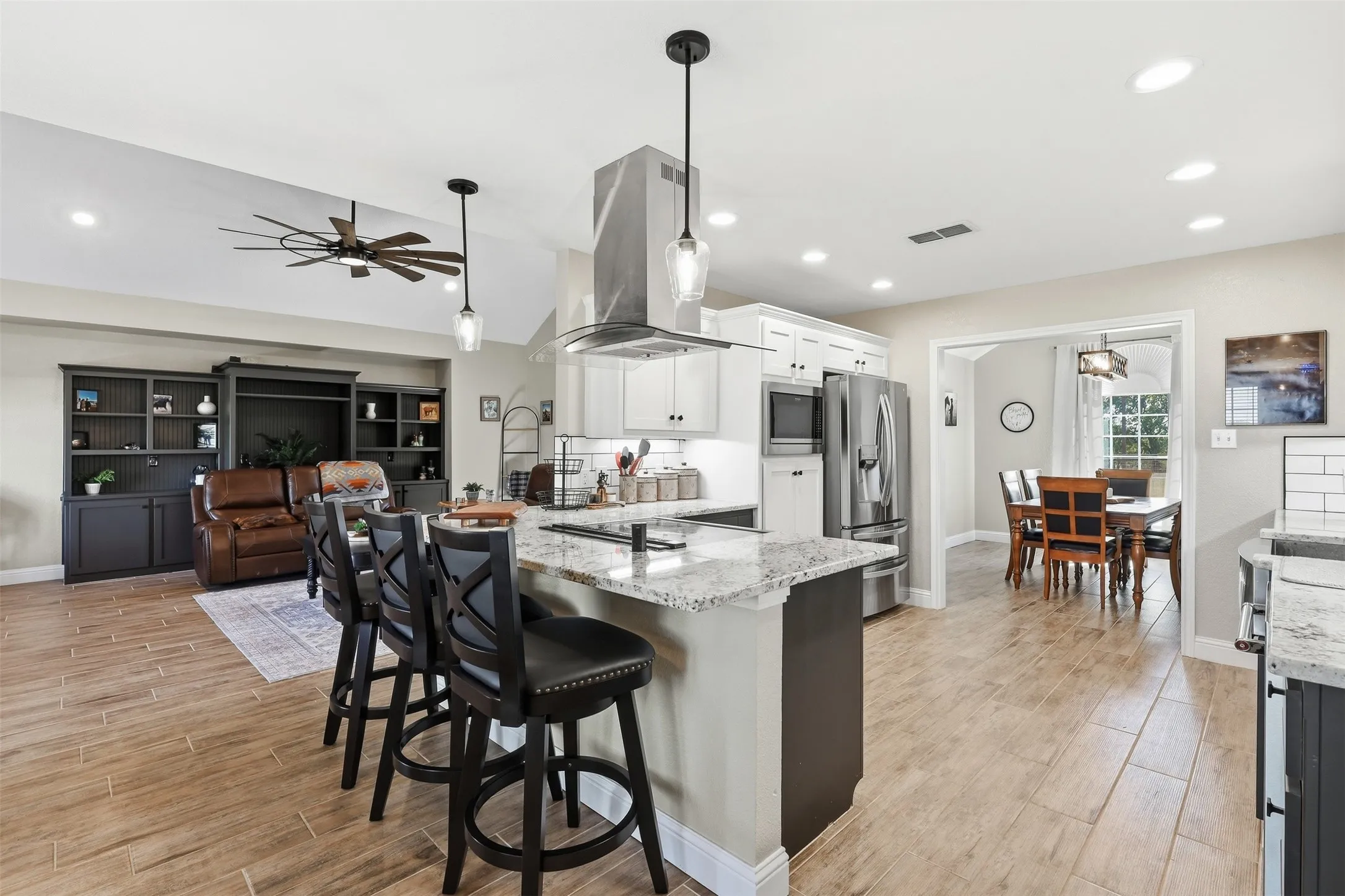 Single Family Residence For Sale in Parker County , 2978 Harwell Lake Road, Weatherford, Texas 76088, 3 Bedroom, 2 Bathroom, 2 Garage spaces, 2,182 Sqft, built in 2000, mls#21394486, Real Estate Agent in Weatherford, Homes For Sale in Parker county, Homes For Sale in Weatherford, Realtor in Weatherford Texas, Real Estate Brokerage Independent Realty Texas, Luminita Cordes Realtor