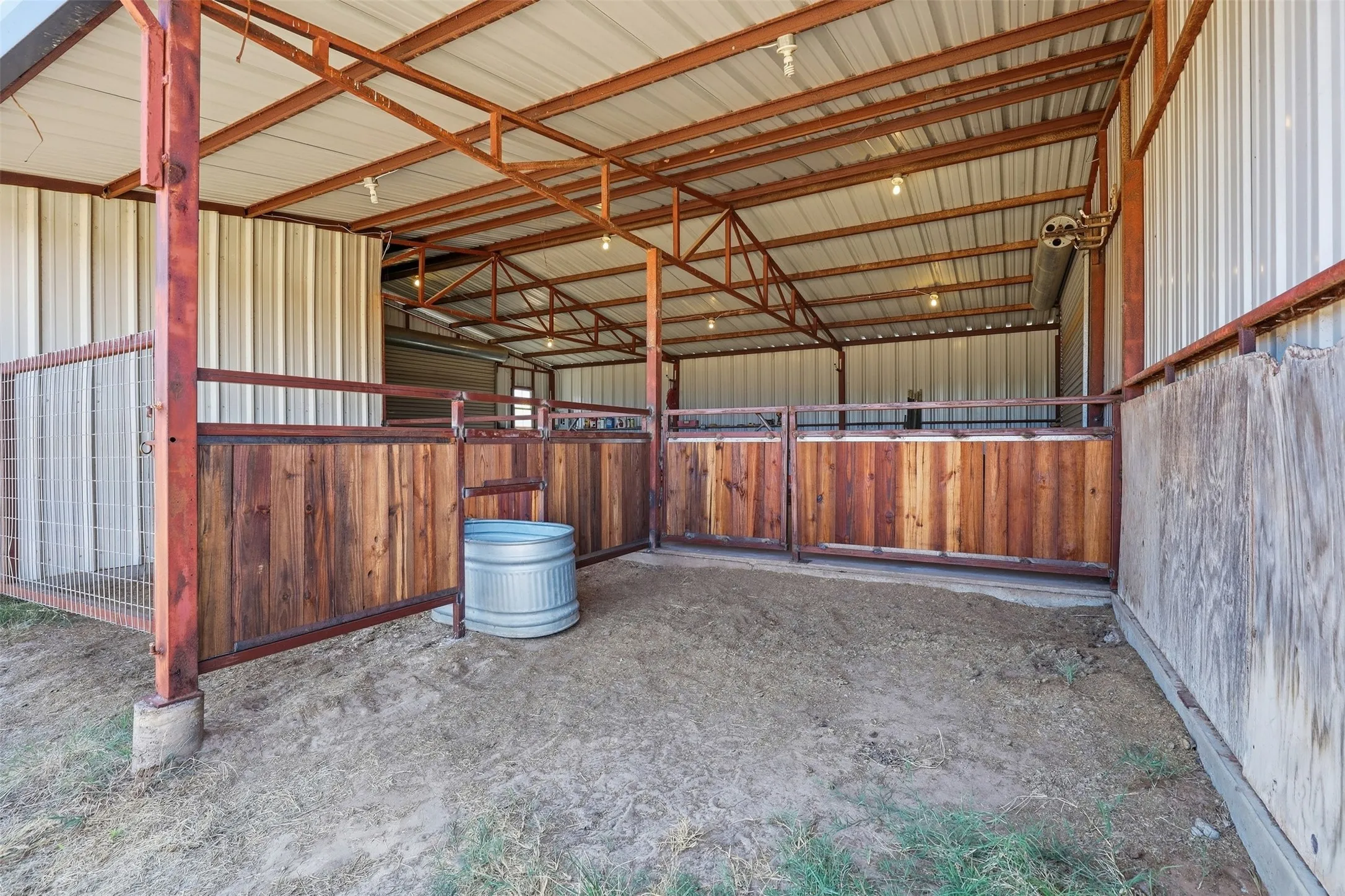 Single Family Residence For Sale in Parker County , 2978 Harwell Lake Road, Weatherford, Texas 76088, 3 Bedroom, 2 Bathroom, 2 Garage spaces, 2,182 Sqft, built in 2000, mls#21394486, Real Estate Agent in Weatherford, Homes For Sale in Parker county, Homes For Sale in Weatherford, Realtor in Weatherford Texas, Real Estate Brokerage Independent Realty Texas, Luminita Cordes Realtor