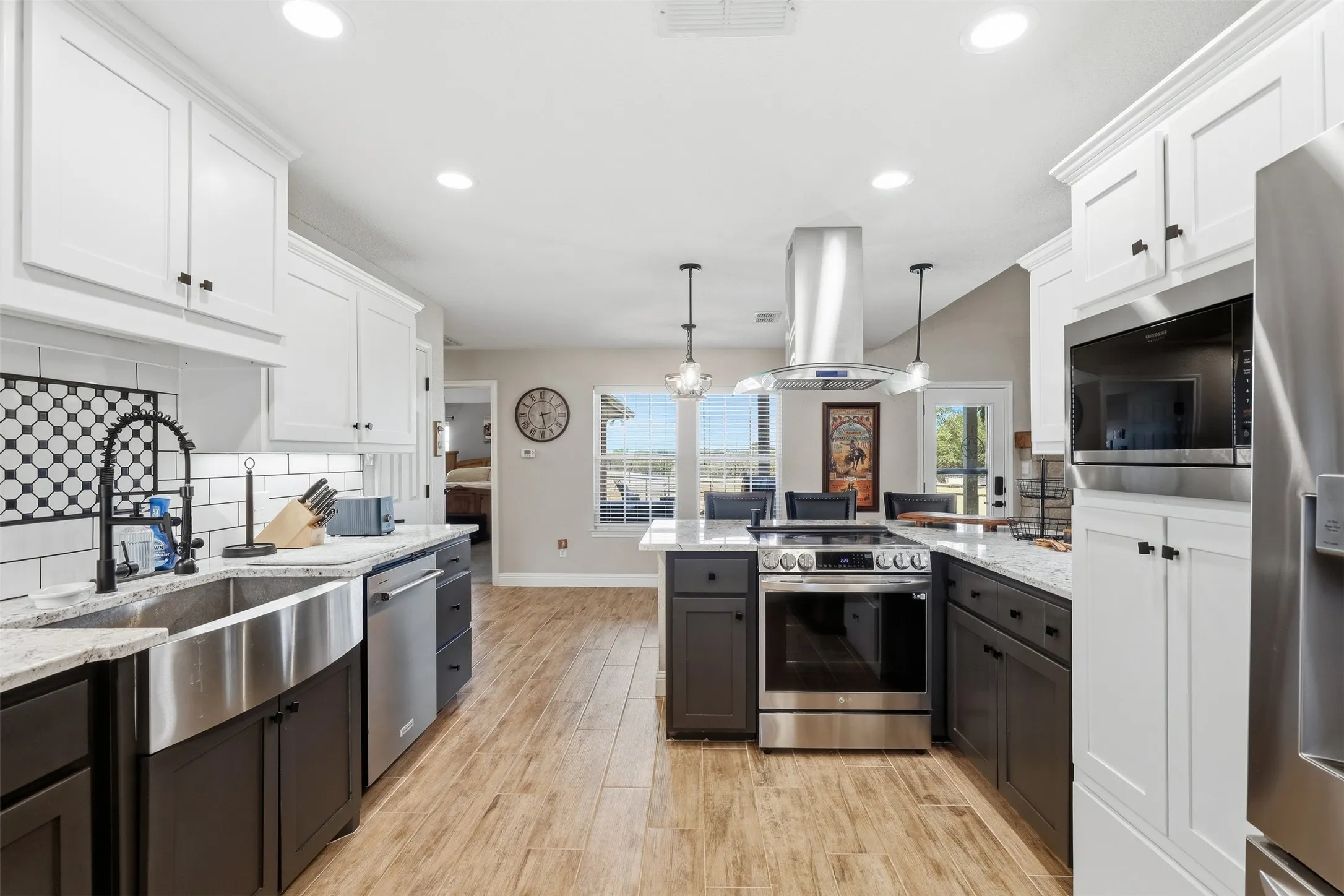 Single Family Residence For Sale in Parker County , 2978 Harwell Lake Road, Weatherford, Texas 76088, 3 Bedroom, 2 Bathroom, 2 Garage spaces, 2,182 Sqft, built in 2000, mls#21394486, Real Estate Agent in Weatherford, Homes For Sale in Parker county, Homes For Sale in Weatherford, Realtor in Weatherford Texas, Real Estate Brokerage Independent Realty Texas, Luminita Cordes Realtor