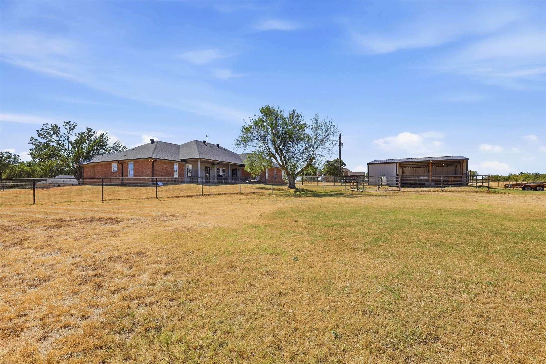 Single Family Residence For Sale in Parker County , 2978 Harwell Lake Road, Weatherford, Texas 76088, 3 Bedroom, 2 Bathroom, 2 Garage spaces, 2,182 Sqft, built in 2000, mls#21394486, Real Estate Agent in Weatherford, Homes For Sale in Parker county, Homes For Sale in Weatherford, Realtor in Weatherford Texas, Real Estate Brokerage Independent Realty Texas, Luminita Cordes Realtor