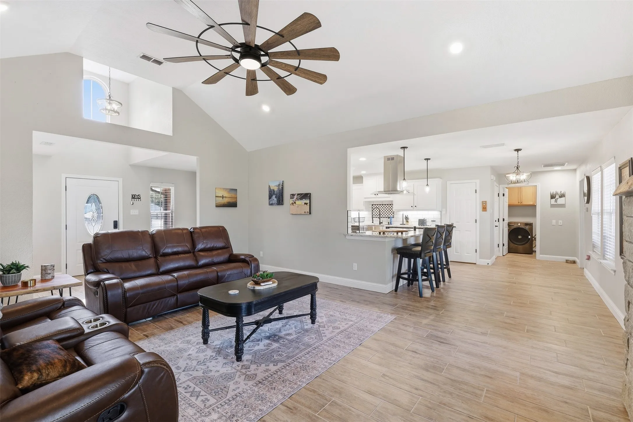 Single Family Residence For Sale in Parker County , 2978 Harwell Lake Road, Weatherford, Texas 76088, 3 Bedroom, 2 Bathroom, 2 Garage spaces, 2,182 Sqft, built in 2000, mls#21394486, Real Estate Agent in Weatherford, Homes For Sale in Parker county, Homes For Sale in Weatherford, Realtor in Weatherford Texas, Real Estate Brokerage Independent Realty Texas, Luminita Cordes Realtor
