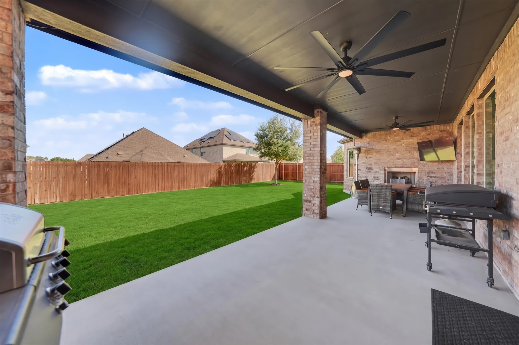 Single Family Residence For Sale in Denton County , 1213 Whitewing Dove Drive, Little Elm, Texas 75068, 3 Bedroom, 2 Bathroom, 2 Garage spaces, 2,120 Sqft, built in 2021, mls#21393504, Real Estate Agent in Little Elm, Homes For Sale in Denton county, Homes For Sale in Little Elm, Realtor in Little Elm Texas, Real Estate Brokerage Independent Realty Texas, Luminita Cordes Realtor