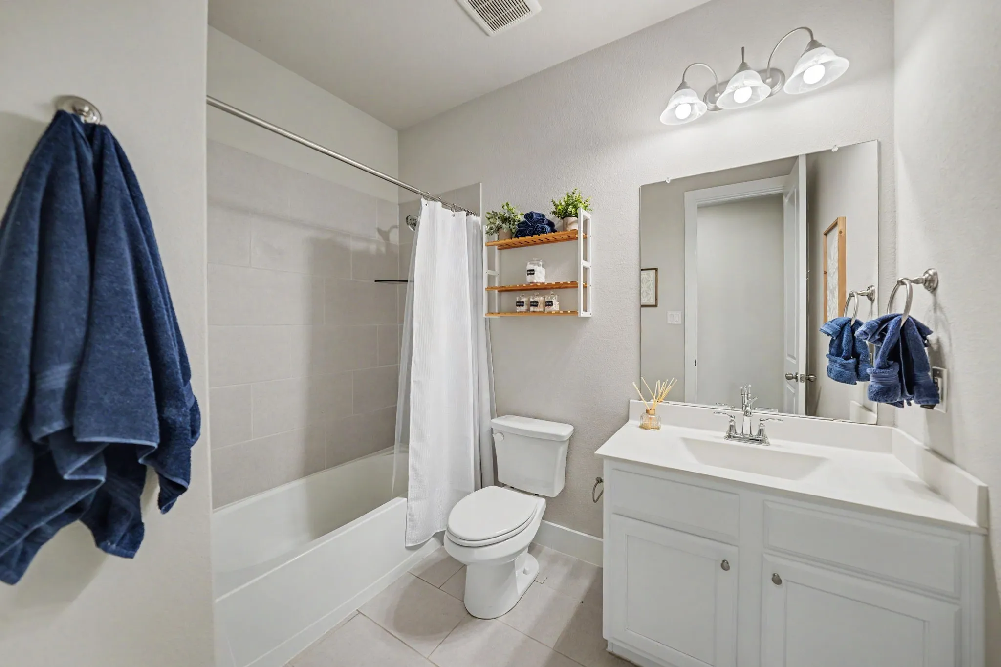 Single Family Residence For Sale in Denton County , 1213 Whitewing Dove Drive, Little Elm, Texas 75068, 3 Bedroom, 2 Bathroom, 2 Garage spaces, 2,120 Sqft, built in 2021, mls#21393504, Real Estate Agent in Little Elm, Homes For Sale in Denton county, Homes For Sale in Little Elm, Realtor in Little Elm Texas, Real Estate Brokerage Independent Realty Texas, Luminita Cordes Realtor
