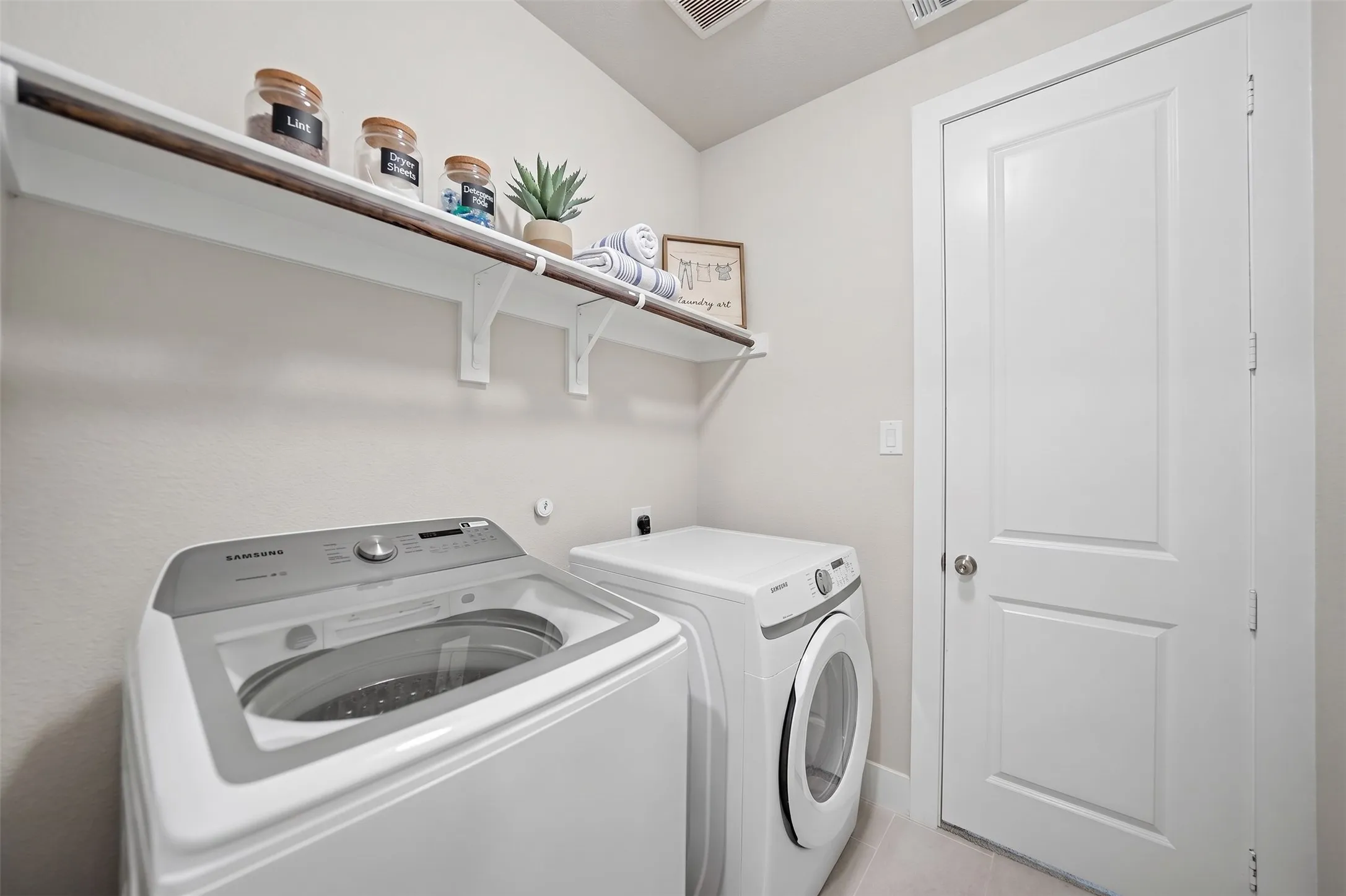 Single Family Residence For Sale in Denton County , 1213 Whitewing Dove Drive, Little Elm, Texas 75068, 3 Bedroom, 2 Bathroom, 2 Garage spaces, 2,120 Sqft, built in 2021, mls#21393504, Real Estate Agent in Little Elm, Homes For Sale in Denton county, Homes For Sale in Little Elm, Realtor in Little Elm Texas, Real Estate Brokerage Independent Realty Texas, Luminita Cordes Realtor