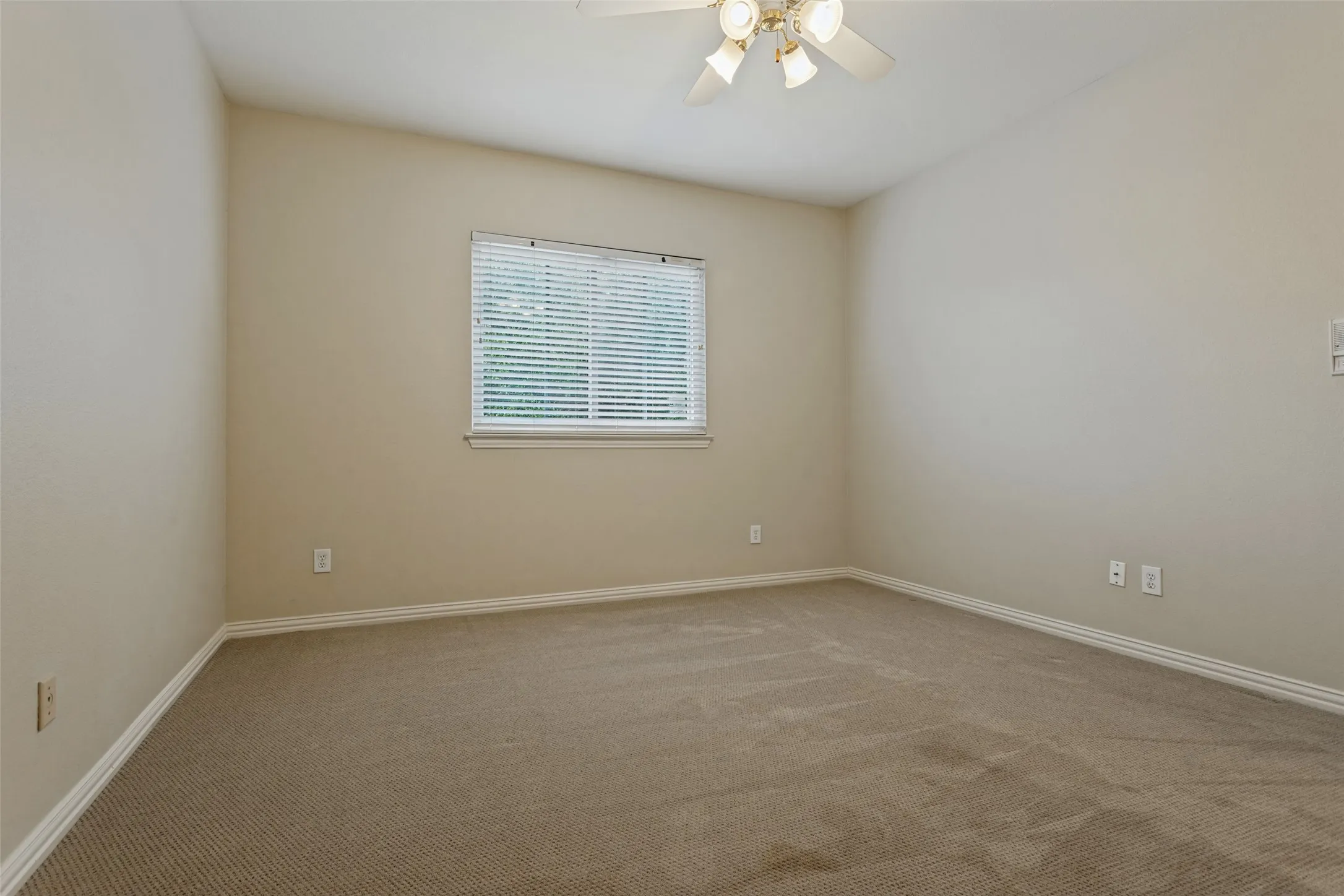 Single Family Residence For Sale in Collin County , 1116 Shadetree Lane, Allen, Texas 75013, 4 Bedroom, 4 Bathroom, 2 Garage spaces, 3,167 Sqft, built in 1993, mls#21386375, Real Estate Agent in Allen, Homes For Sale in Collin county, Homes For Sale in Allen, Realtor in Allen Texas, Real Estate Brokerage Independent Realty Texas, Luminita Cordes Realtor