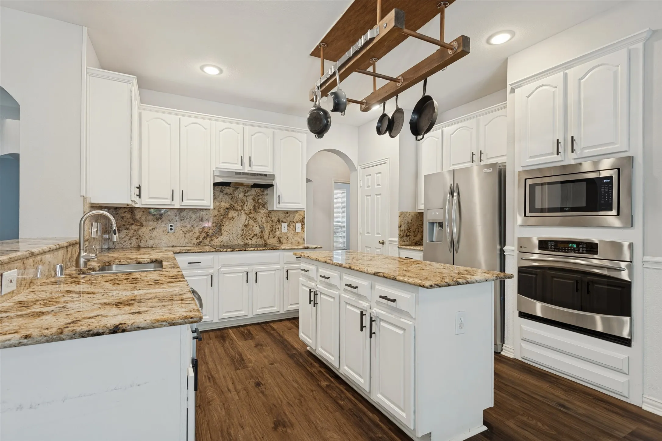 Single Family Residence For Sale in Collin County , 1116 Shadetree Lane, Allen, Texas 75013, 4 Bedroom, 4 Bathroom, 2 Garage spaces, 3,167 Sqft, built in 1993, mls#21386375, Real Estate Agent in Allen, Homes For Sale in Collin county, Homes For Sale in Allen, Realtor in Allen Texas, Real Estate Brokerage Independent Realty Texas, Luminita Cordes Realtor