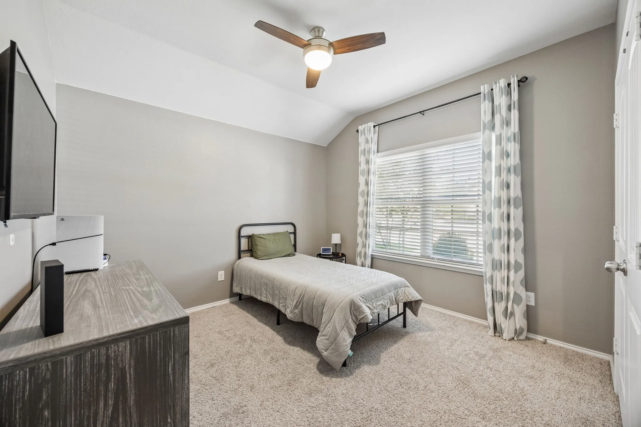 Single Family Residence For Sale in Denton County , 14632 Basketweaver Lane, Fort Worth, Texas 76052, 4 Bedroom, 2 Bathroom, 2 Garage spaces, 1,820 Sqft, built in 2018, mls#21386003, Real Estate Agent in Fort Worth, Homes For Sale in Denton county, Homes For Sale in Fort Worth, Realtor in Fort Worth Texas, Real Estate Brokerage Independent Realty Texas, Luminita Cordes Realtor