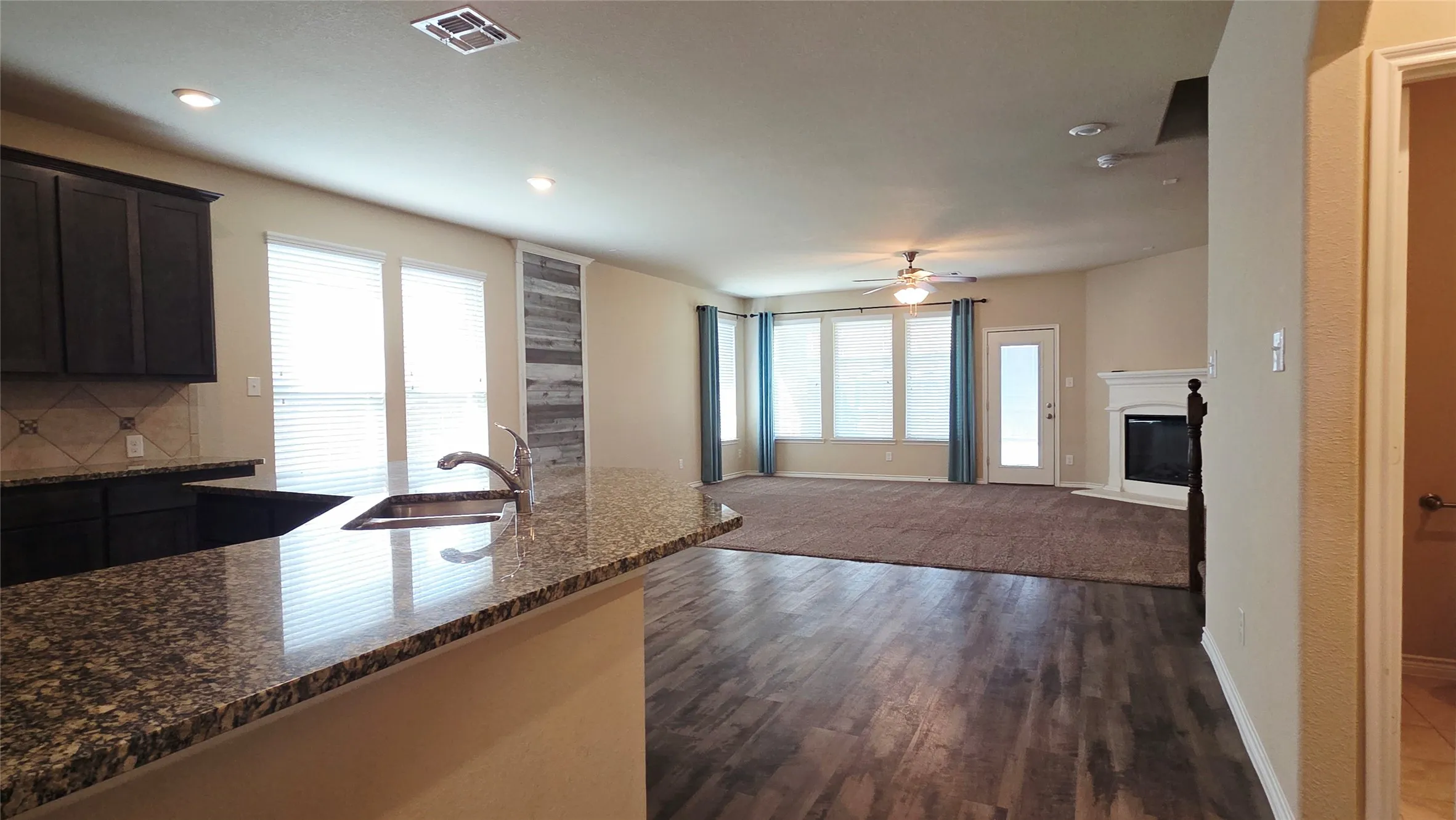 Single Family Residence For Rent in Hunt County , 3220 Sunny Hill Way, Royse City, Texas 75189, 4 Bedroom, 4 Bathroom, 2 Garage spaces, 2,703 Sqft, built in 2017, mls#21392747, Real Estate Agent in Royse City, Homes For Rent in Hunt county, Homes For Rent in Royse City, Realtor in Royse City Texas, Real Estate Brokerage Independent Realty Texas, Luminita Cordes Realtor