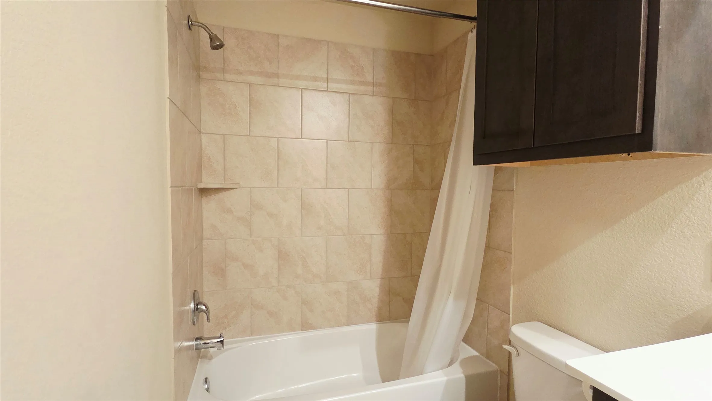 Single Family Residence For Rent in Hunt County , 3220 Sunny Hill Way, Royse City, Texas 75189, 4 Bedroom, 4 Bathroom, 2 Garage spaces, 2,703 Sqft, built in 2017, mls#21392747, Real Estate Agent in Royse City, Homes For Rent in Hunt county, Homes For Rent in Royse City, Realtor in Royse City Texas, Real Estate Brokerage Independent Realty Texas, Luminita Cordes Realtor