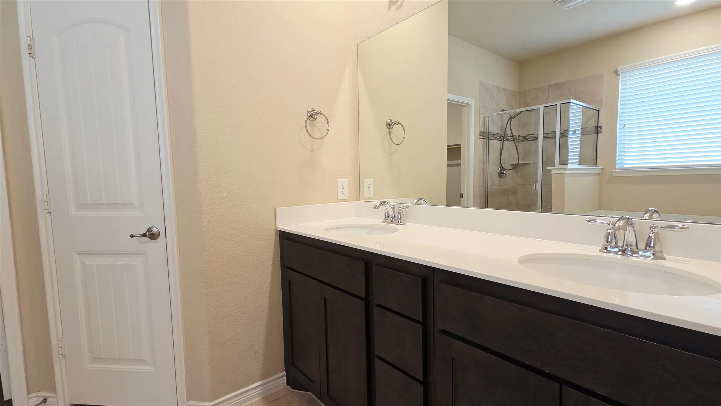 Single Family Residence For Rent in Hunt County , 3220 Sunny Hill Way, Royse City, Texas 75189, 4 Bedroom, 4 Bathroom, 2 Garage spaces, 2,703 Sqft, built in 2017, mls#21392747, Real Estate Agent in Royse City, Homes For Rent in Hunt county, Homes For Rent in Royse City, Realtor in Royse City Texas, Real Estate Brokerage Independent Realty Texas, Luminita Cordes Realtor