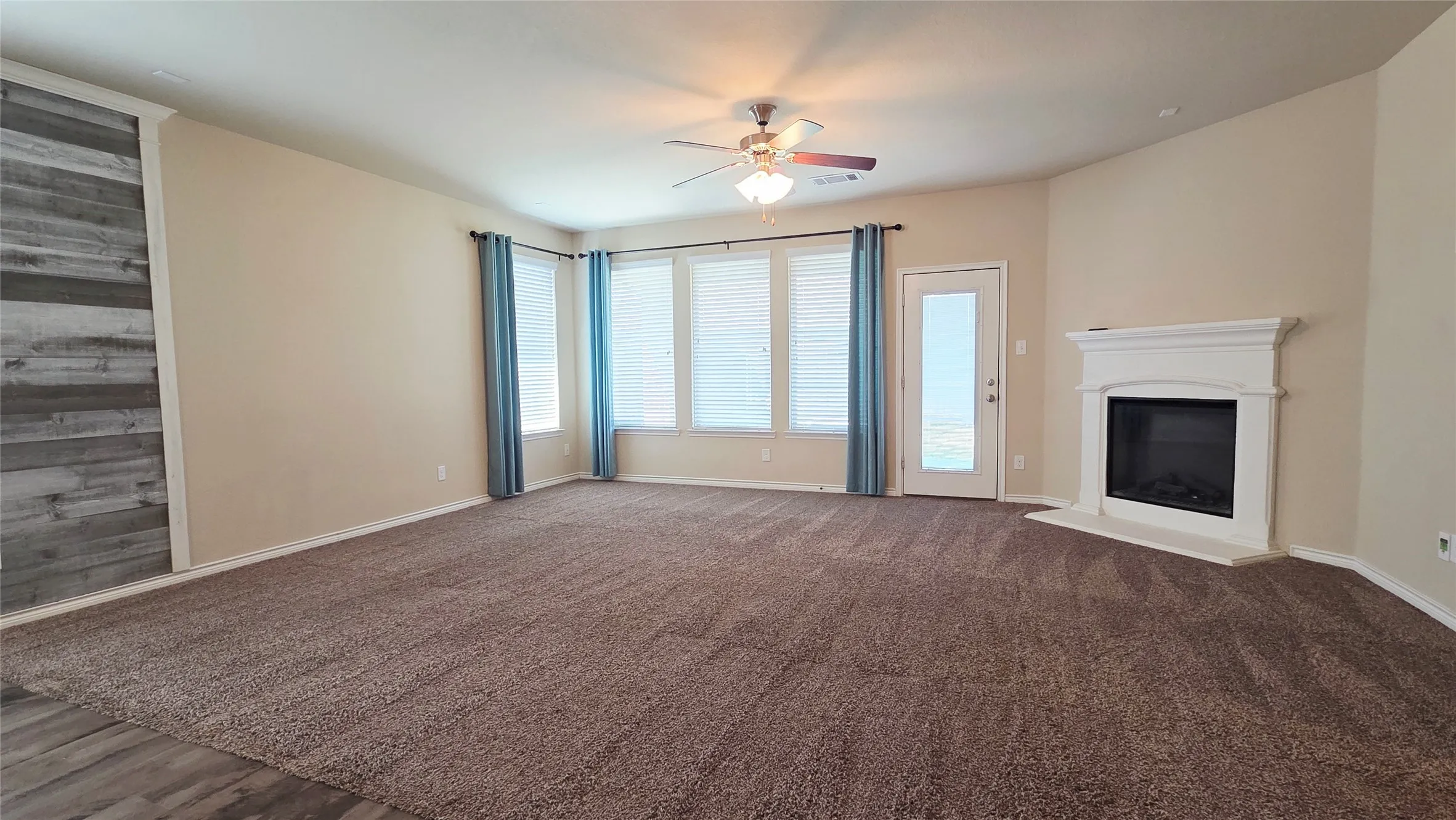 Single Family Residence For Rent in Hunt County , 3220 Sunny Hill Way, Royse City, Texas 75189, 4 Bedroom, 4 Bathroom, 2 Garage spaces, 2,703 Sqft, built in 2017, mls#21392747, Real Estate Agent in Royse City, Homes For Rent in Hunt county, Homes For Rent in Royse City, Realtor in Royse City Texas, Real Estate Brokerage Independent Realty Texas, Luminita Cordes Realtor