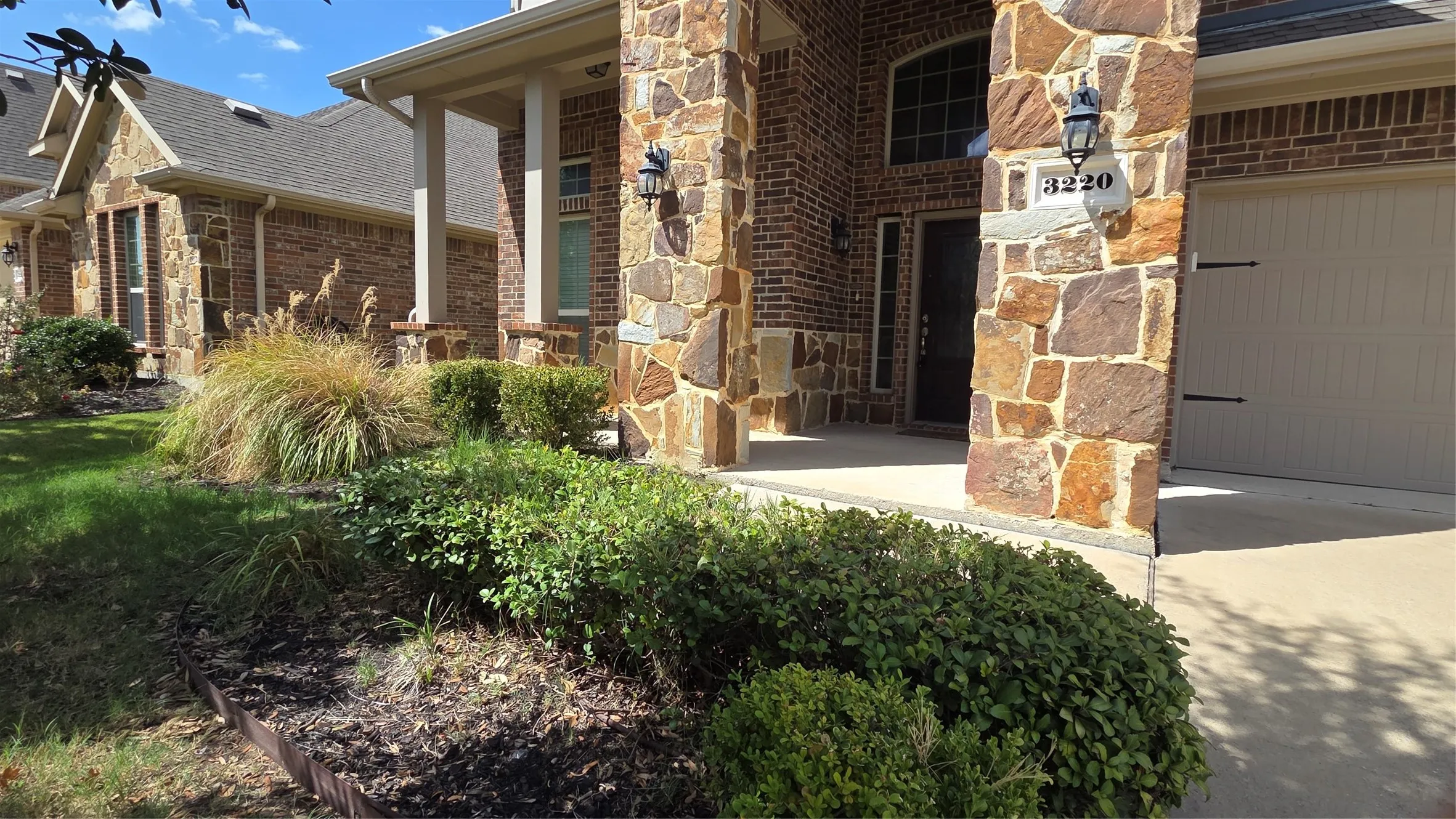 Single Family Residence For Rent in Hunt County , 3220 Sunny Hill Way, Royse City, Texas 75189, 4 Bedroom, 4 Bathroom, 2 Garage spaces, 2,703 Sqft, built in 2017, mls#21392747, Real Estate Agent in Royse City, Homes For Rent in Hunt county, Homes For Rent in Royse City, Realtor in Royse City Texas, Real Estate Brokerage Independent Realty Texas, Luminita Cordes Realtor