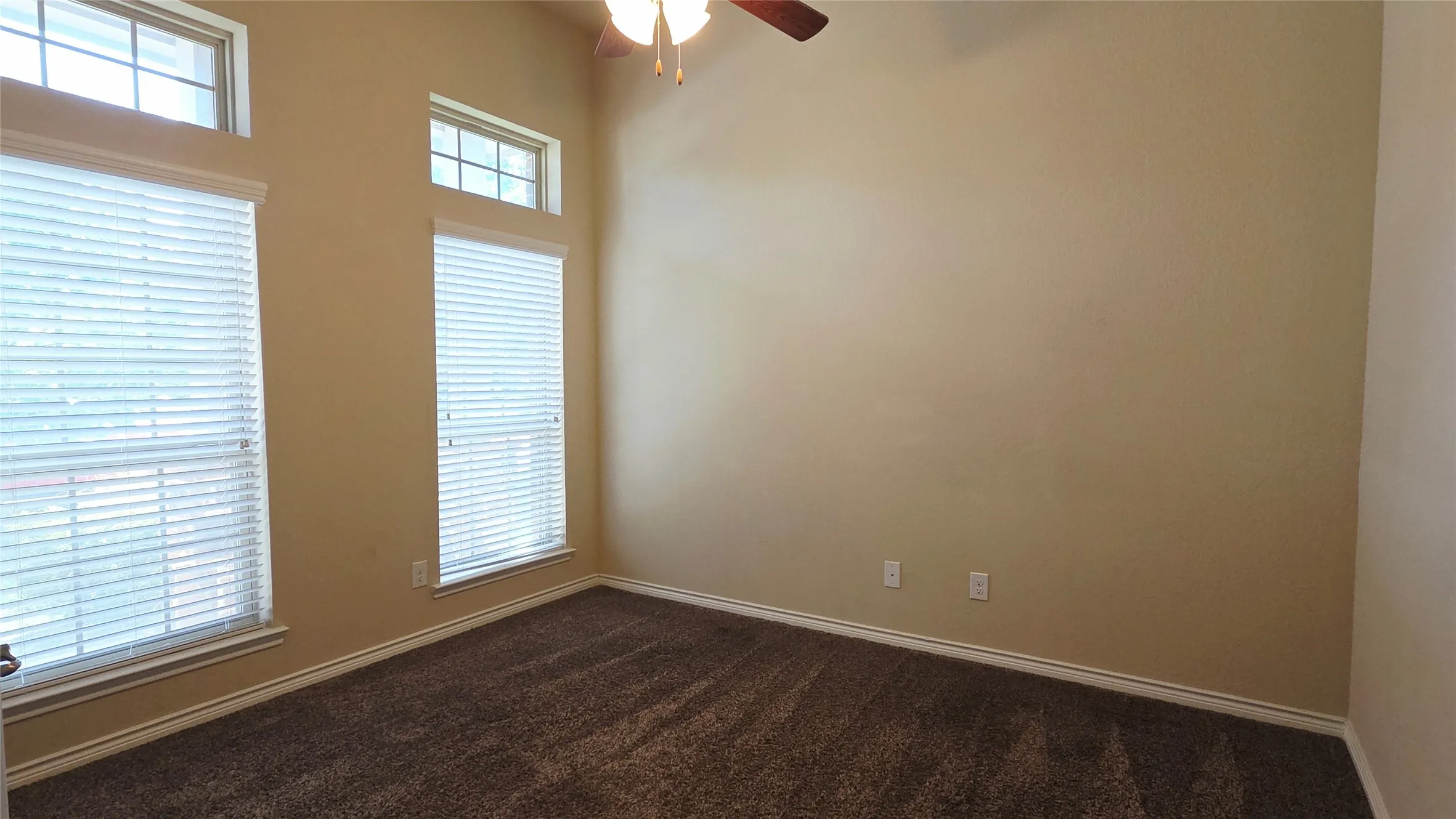 Single Family Residence For Rent in Hunt County , 3220 Sunny Hill Way, Royse City, Texas 75189, 4 Bedroom, 4 Bathroom, 2 Garage spaces, 2,703 Sqft, built in 2017, mls#21392747, Real Estate Agent in Royse City, Homes For Rent in Hunt county, Homes For Rent in Royse City, Realtor in Royse City Texas, Real Estate Brokerage Independent Realty Texas, Luminita Cordes Realtor