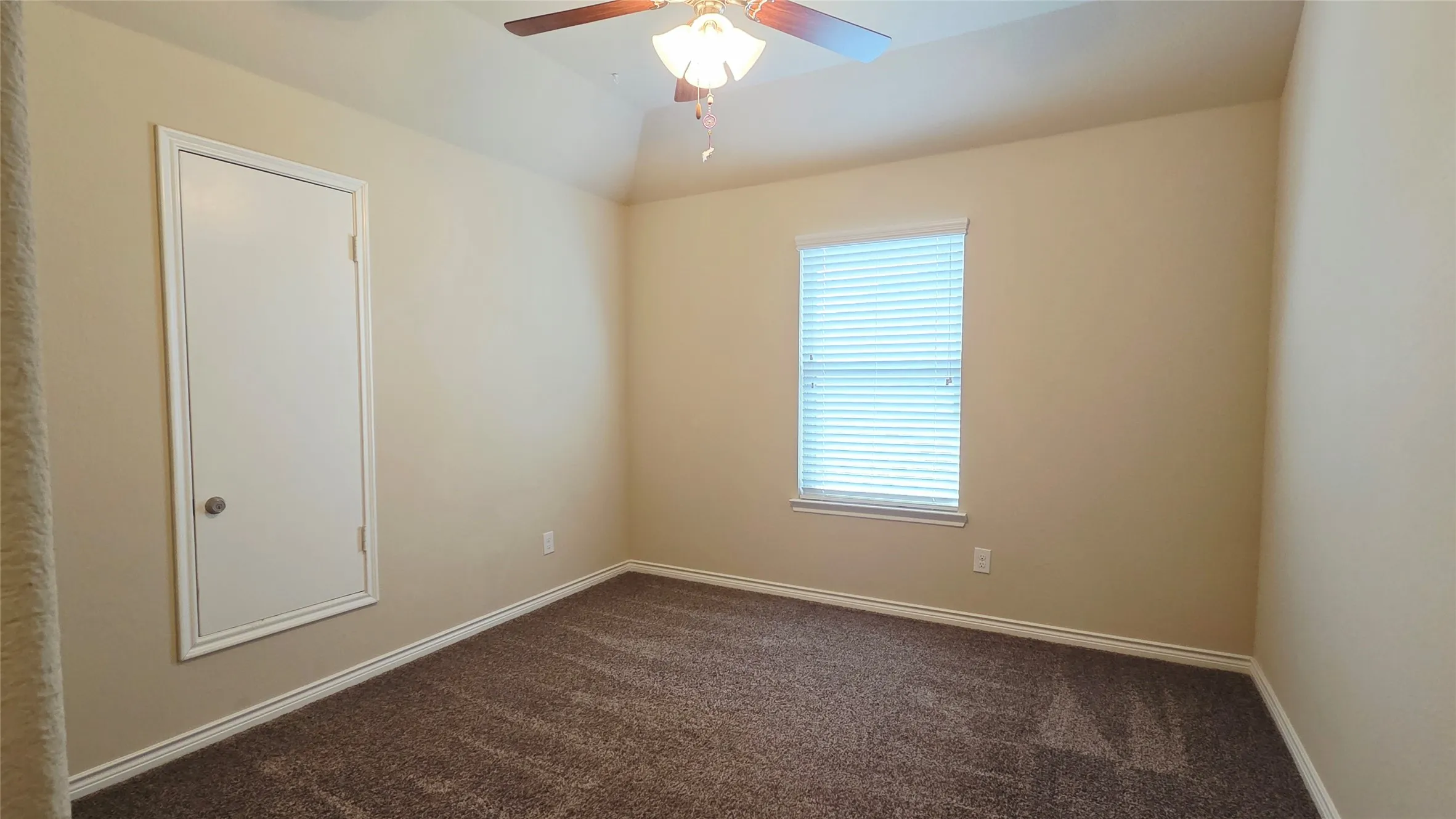 Single Family Residence For Rent in Hunt County , 3220 Sunny Hill Way, Royse City, Texas 75189, 4 Bedroom, 4 Bathroom, 2 Garage spaces, 2,703 Sqft, built in 2017, mls#21392747, Real Estate Agent in Royse City, Homes For Rent in Hunt county, Homes For Rent in Royse City, Realtor in Royse City Texas, Real Estate Brokerage Independent Realty Texas, Luminita Cordes Realtor