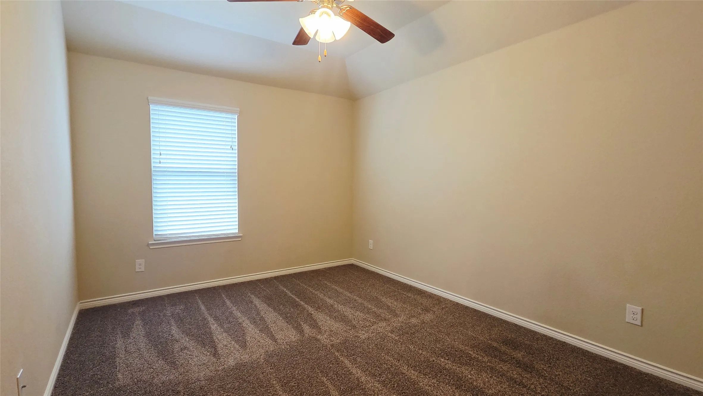 Single Family Residence For Rent in Hunt County , 3220 Sunny Hill Way, Royse City, Texas 75189, 4 Bedroom, 4 Bathroom, 2 Garage spaces, 2,703 Sqft, built in 2017, mls#21392747, Real Estate Agent in Royse City, Homes For Rent in Hunt county, Homes For Rent in Royse City, Realtor in Royse City Texas, Real Estate Brokerage Independent Realty Texas, Luminita Cordes Realtor