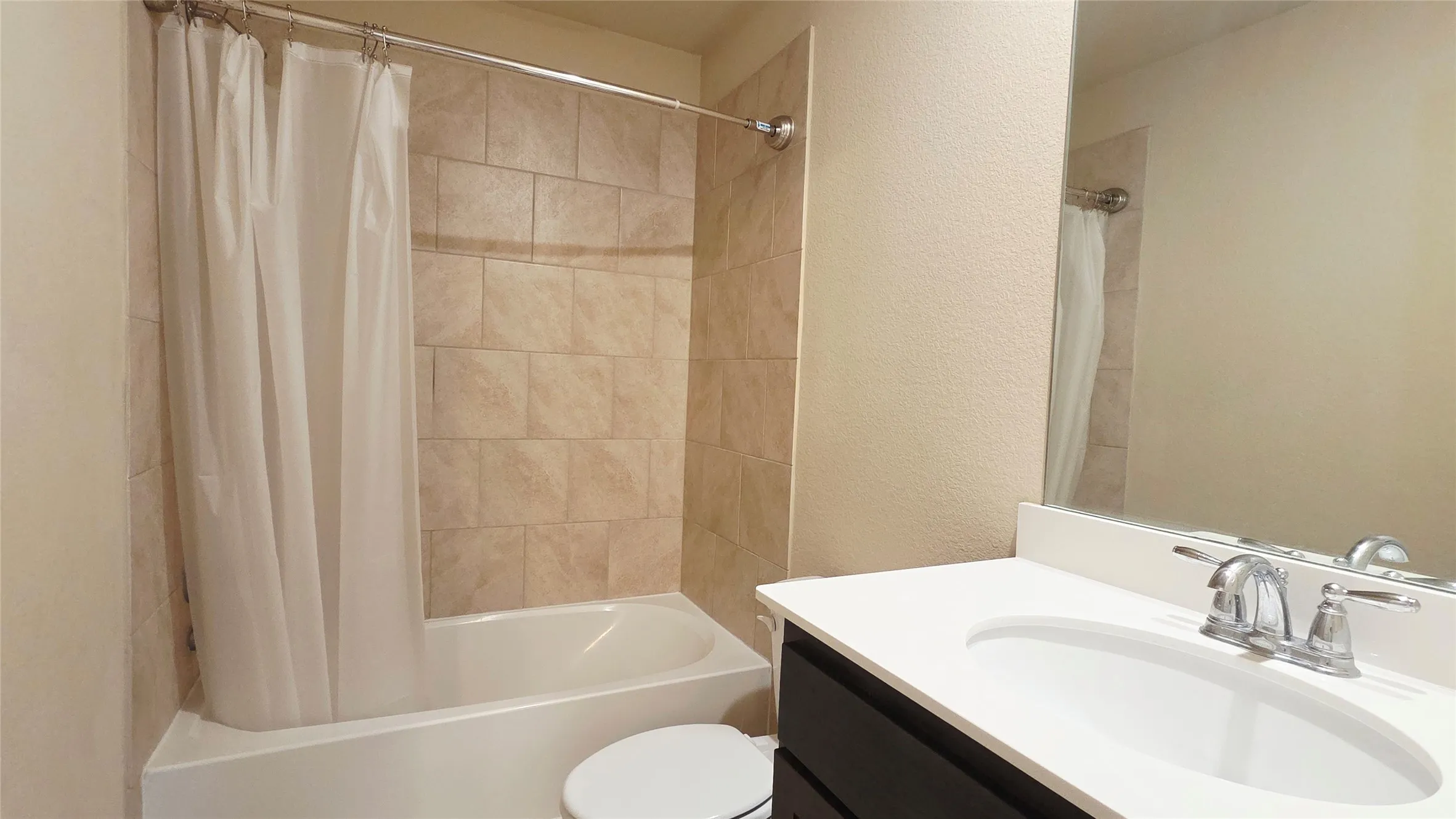 Single Family Residence For Rent in Hunt County , 3220 Sunny Hill Way, Royse City, Texas 75189, 4 Bedroom, 4 Bathroom, 2 Garage spaces, 2,703 Sqft, built in 2017, mls#21392747, Real Estate Agent in Royse City, Homes For Rent in Hunt county, Homes For Rent in Royse City, Realtor in Royse City Texas, Real Estate Brokerage Independent Realty Texas, Luminita Cordes Realtor
